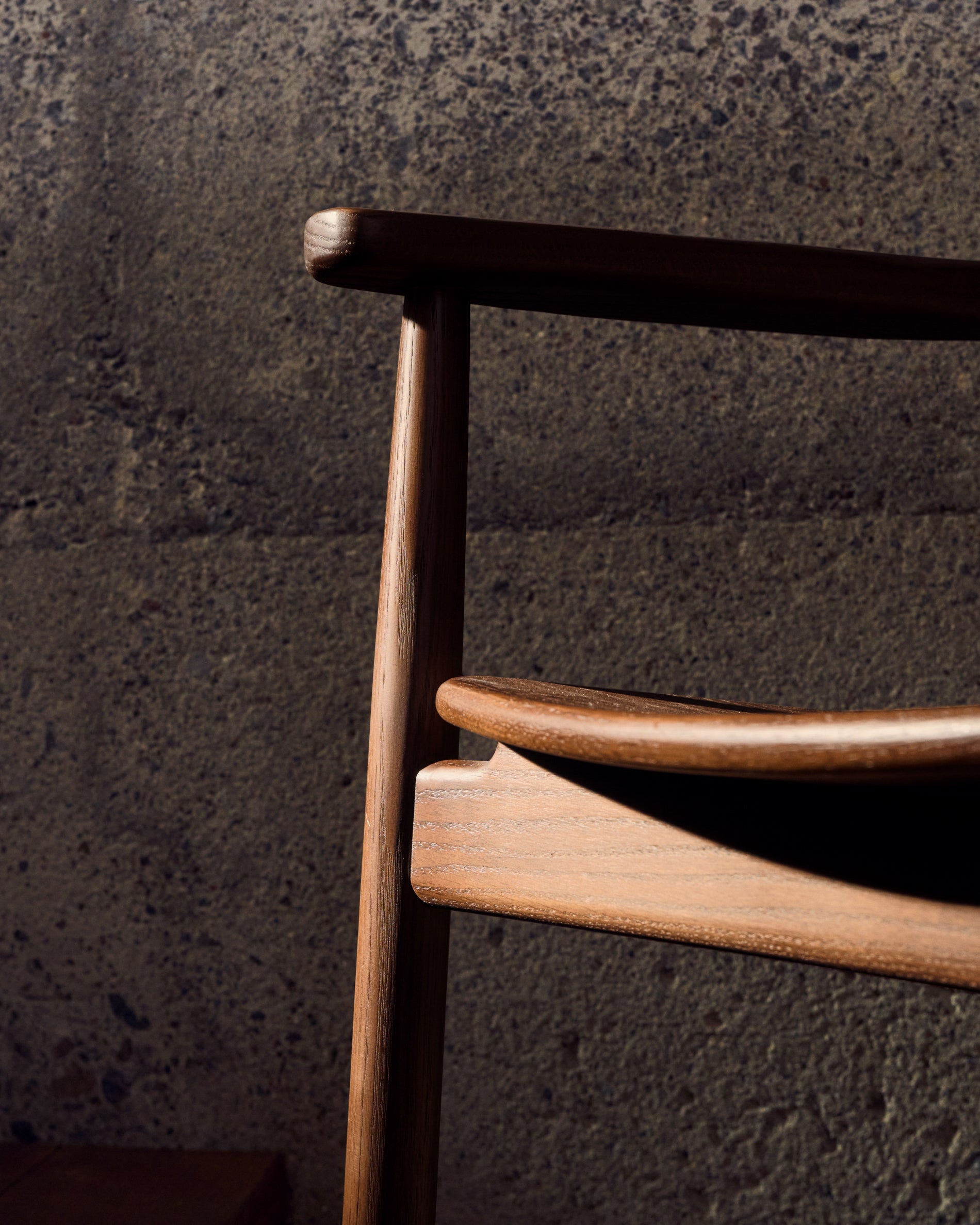 Fondes chair in solid oak wood with walnut finish FSC Mix Credit - Lifestyle