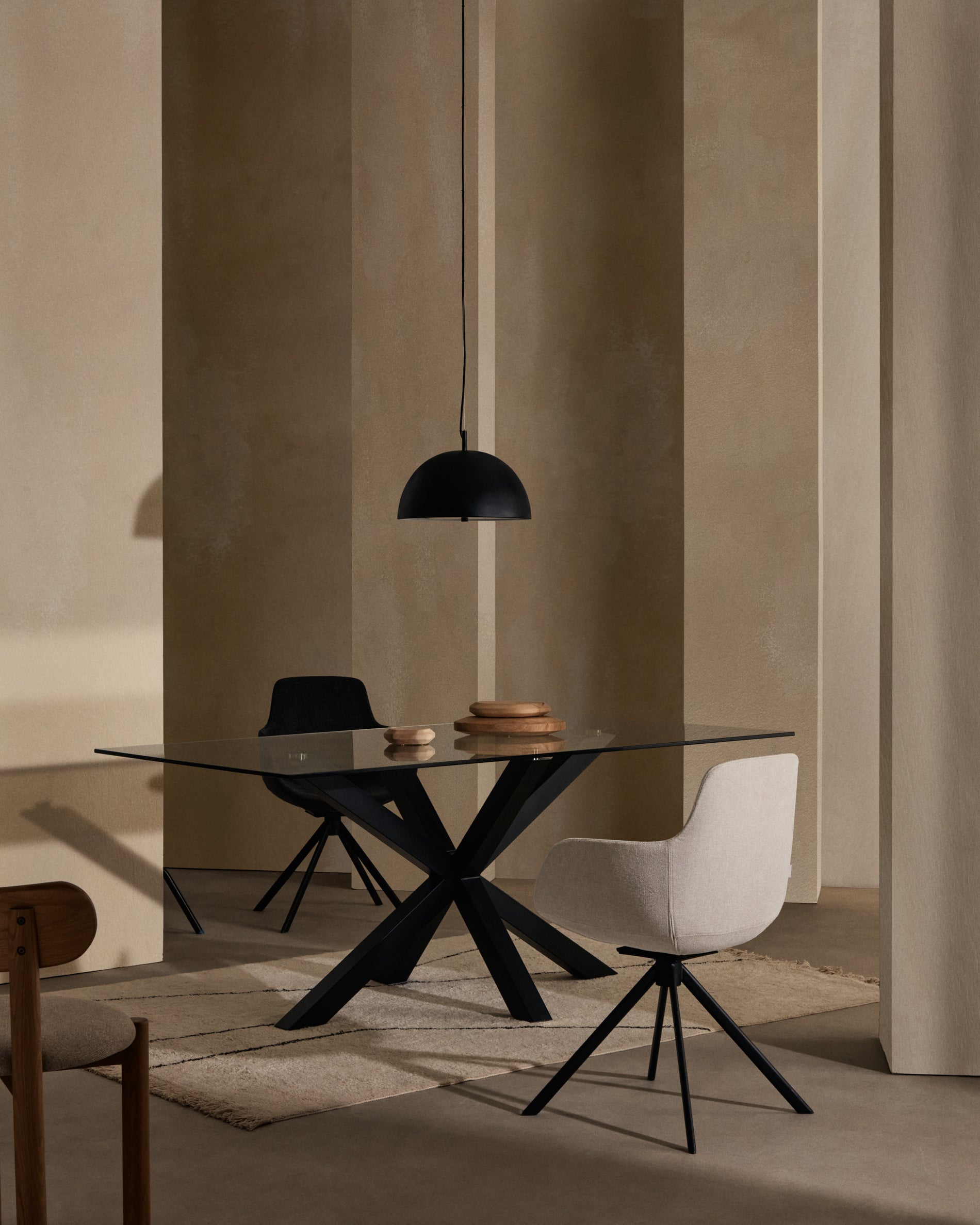 Argo glass table with steel legs with black finish 160 (90) x 90 cm - Lifestyle