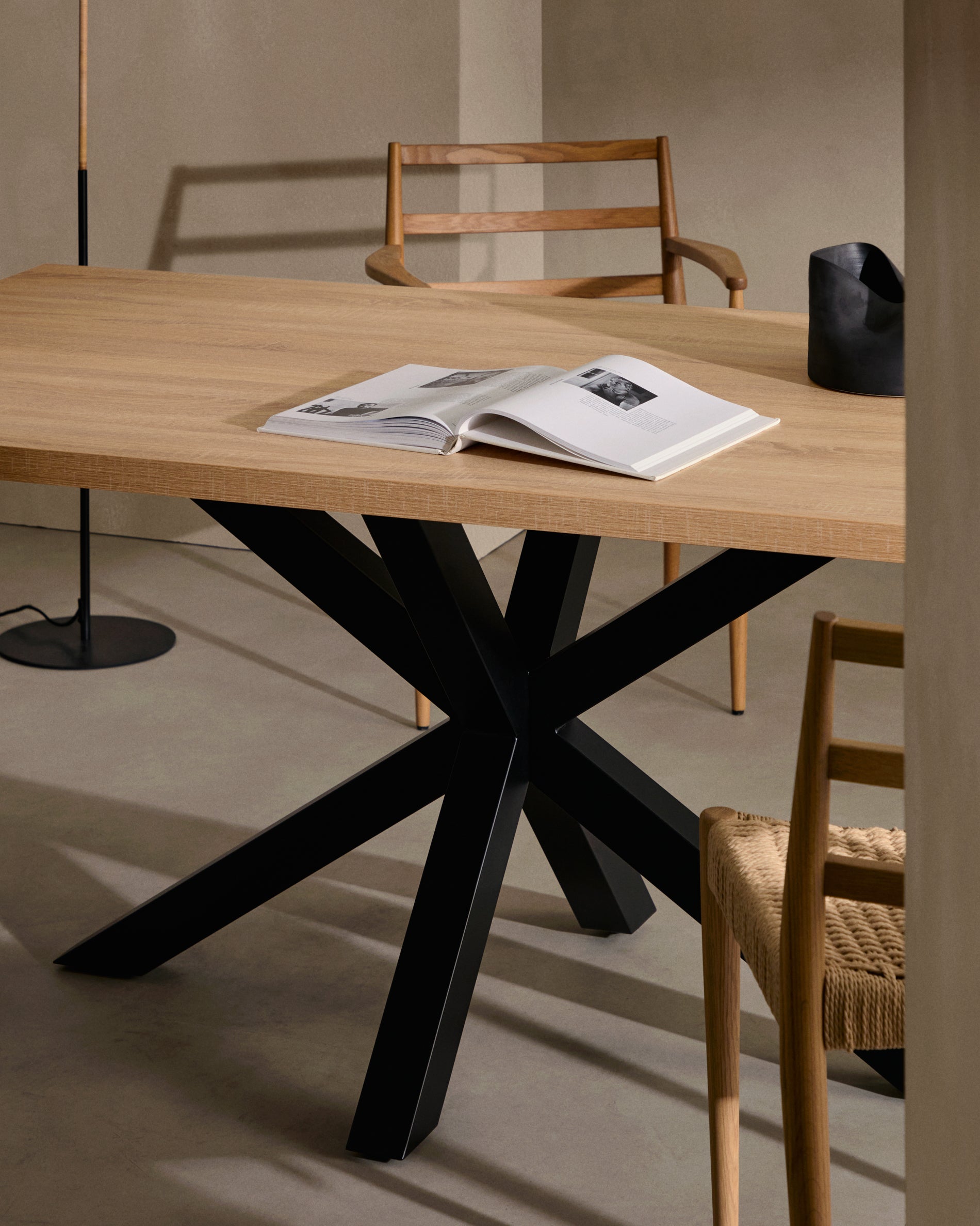 Argo table in melamine with natural finish and steel legs with black finish 160 x 100 cm - Lifestyle