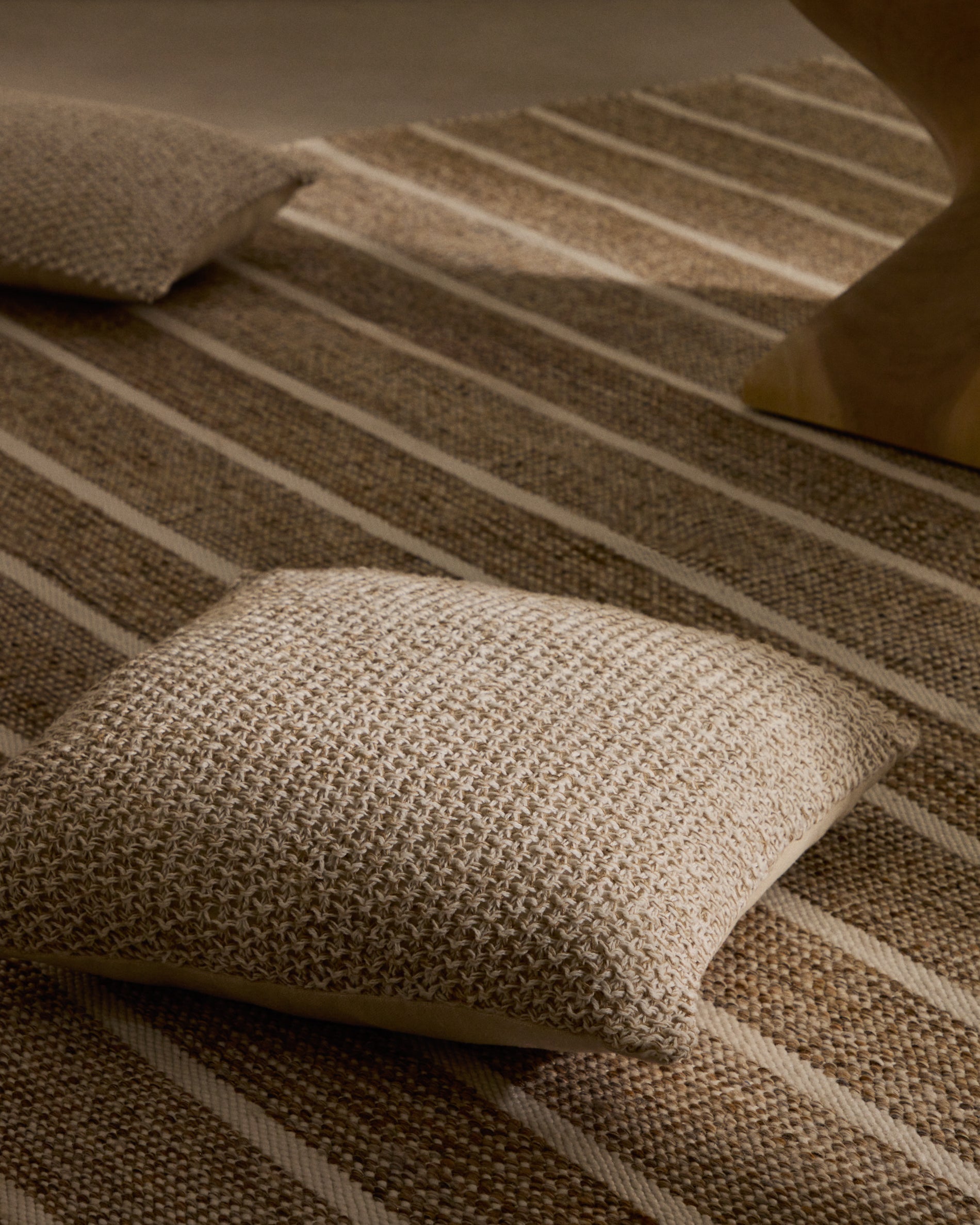 Sunira cushion cover in cotton and natural jute, 45 x 45 cm - Lifestyle