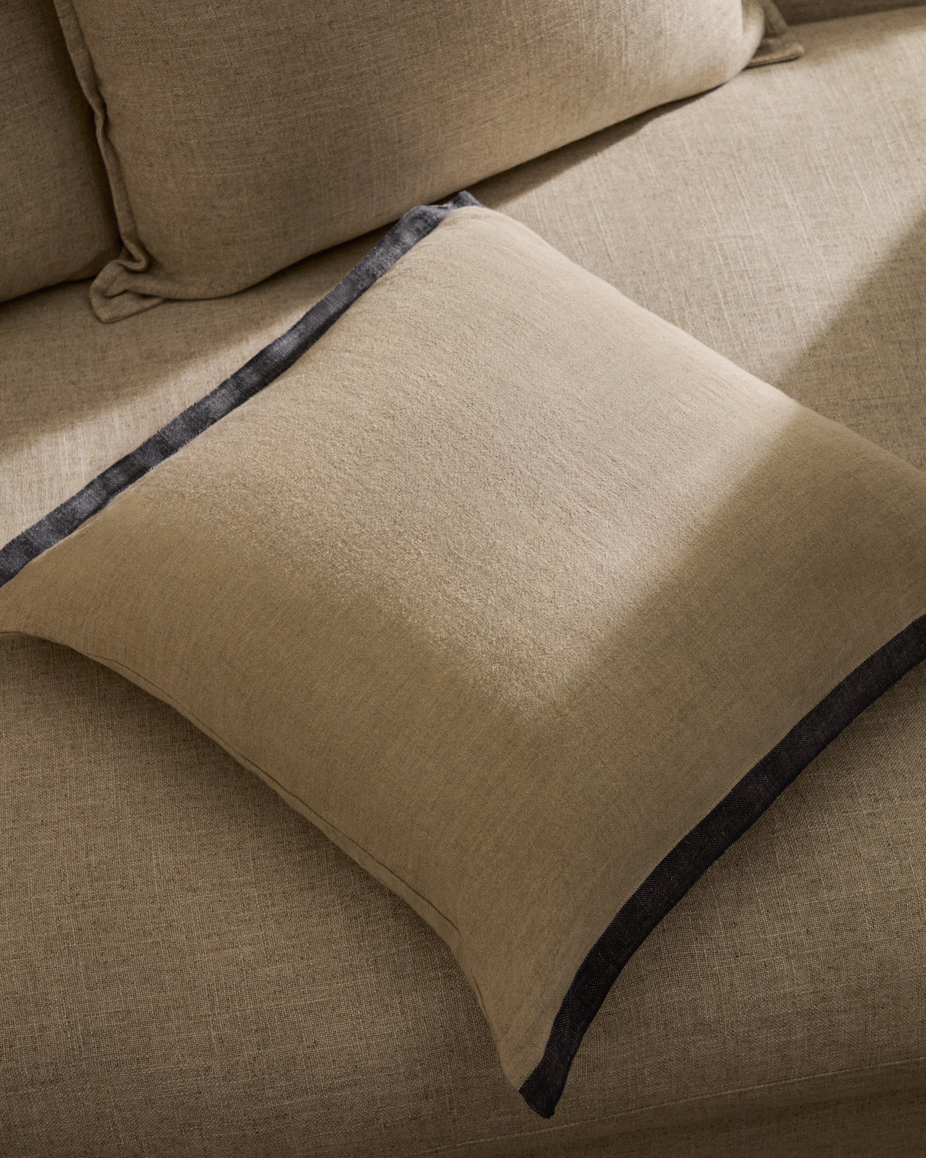 Suerta beige and blue cushion cover, 100% linen, 50 x 50 cm - Lifestyle