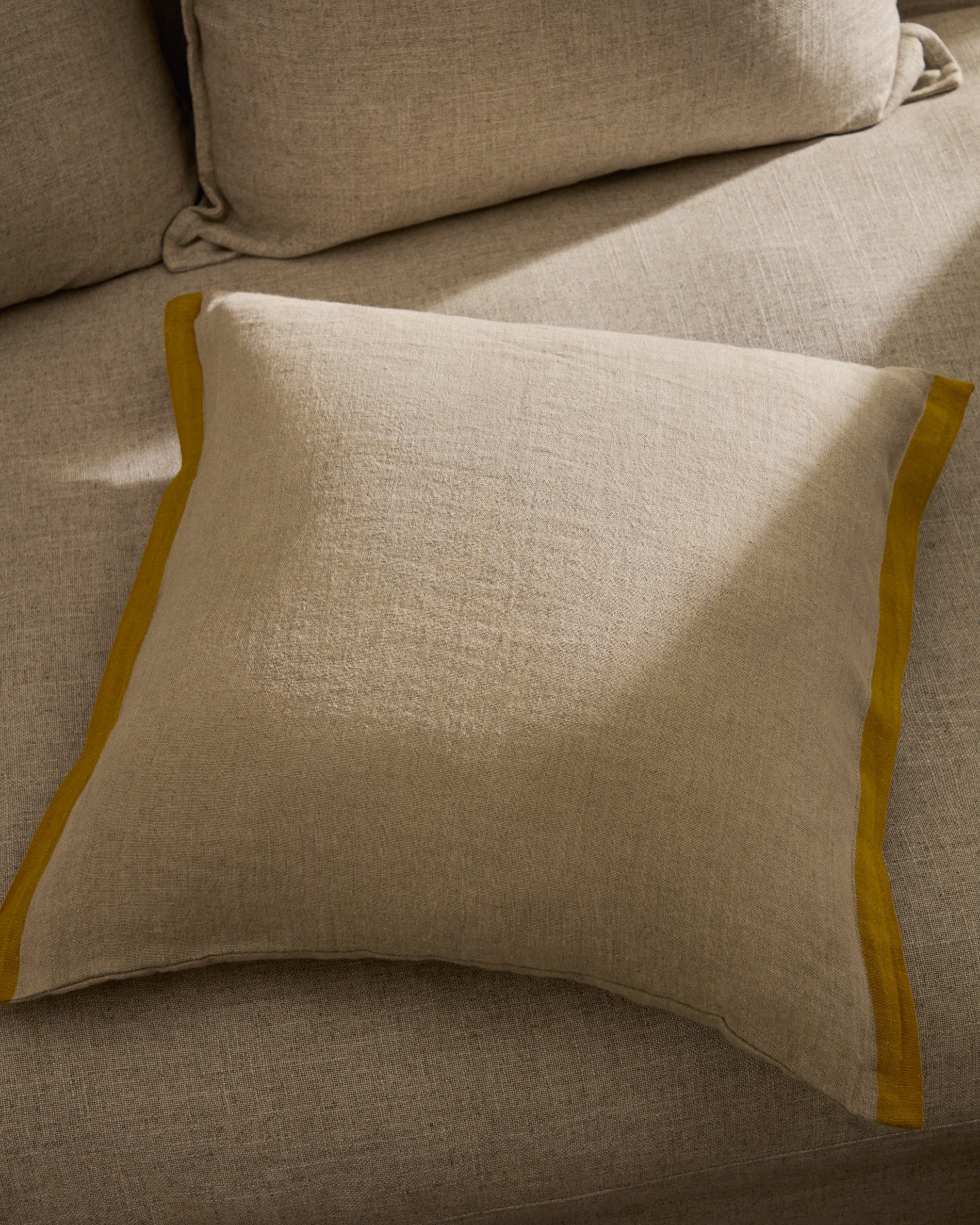 Suerta beige and mustard cushion cover, 100% linen, 50 x 50 cm - Lifestyle