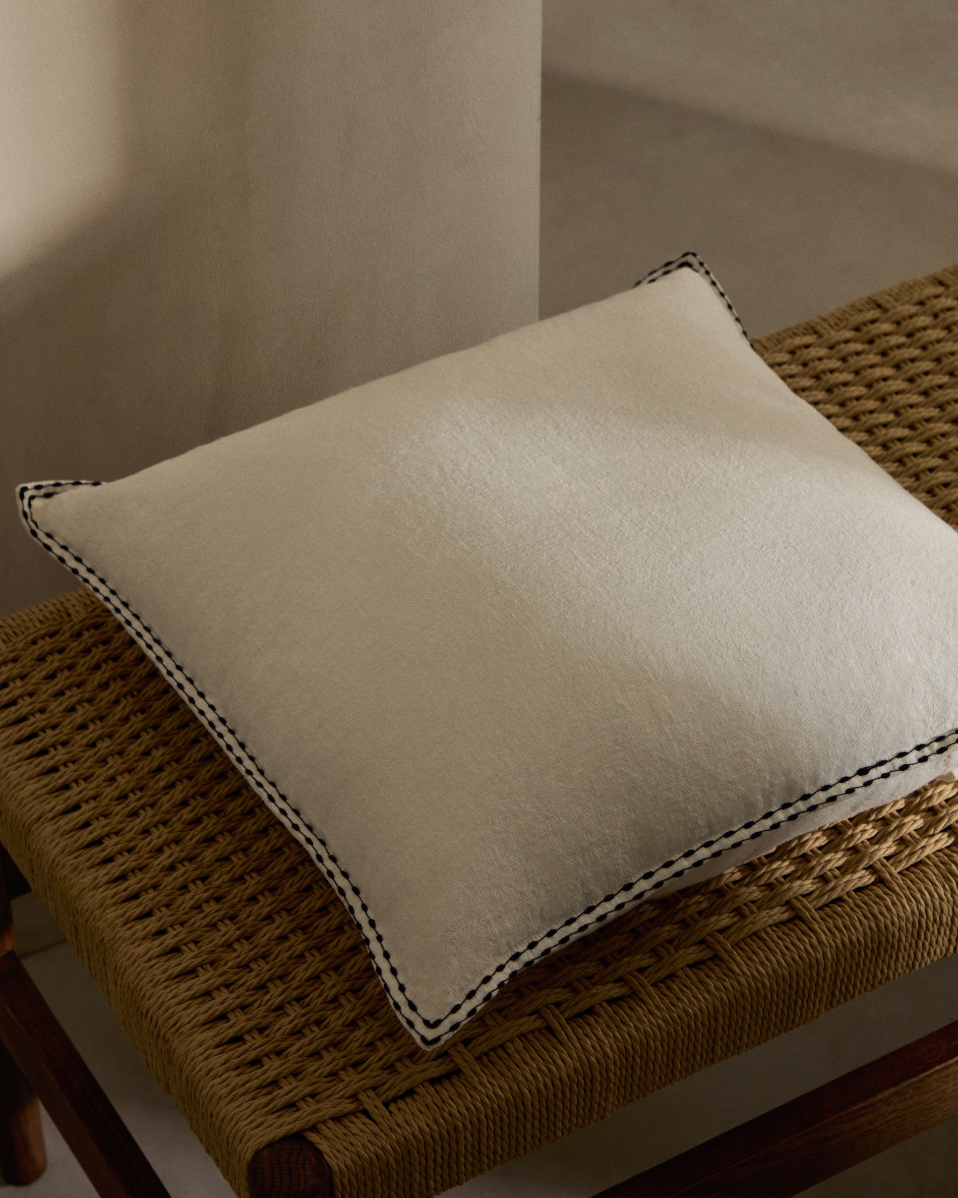 Sinet cushion cover in white linen and a black embroidery feature, 45 x 45 cm - Lifestyle