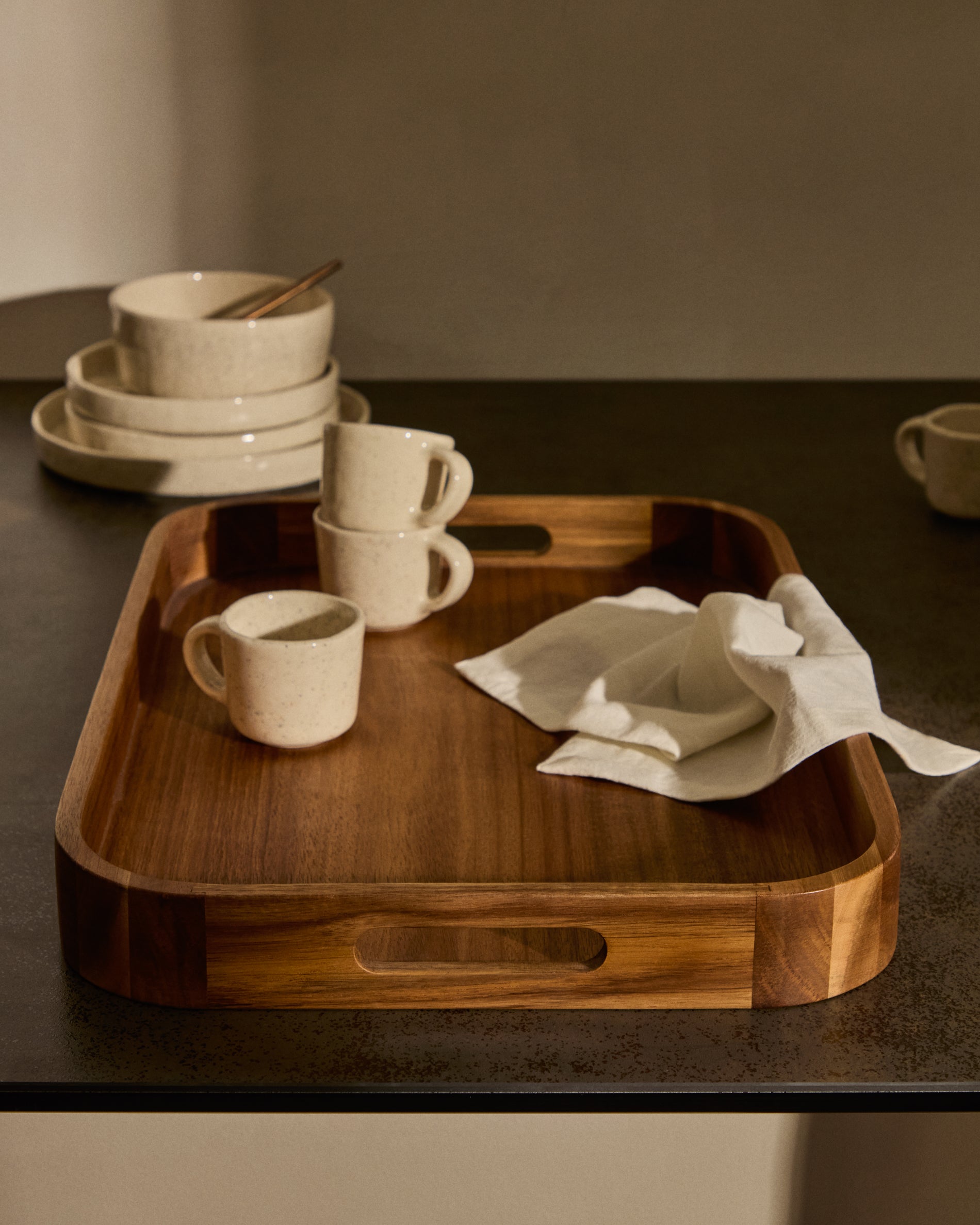 Sesilu large tray made from FSC 100% acacia wood - Lifestyle