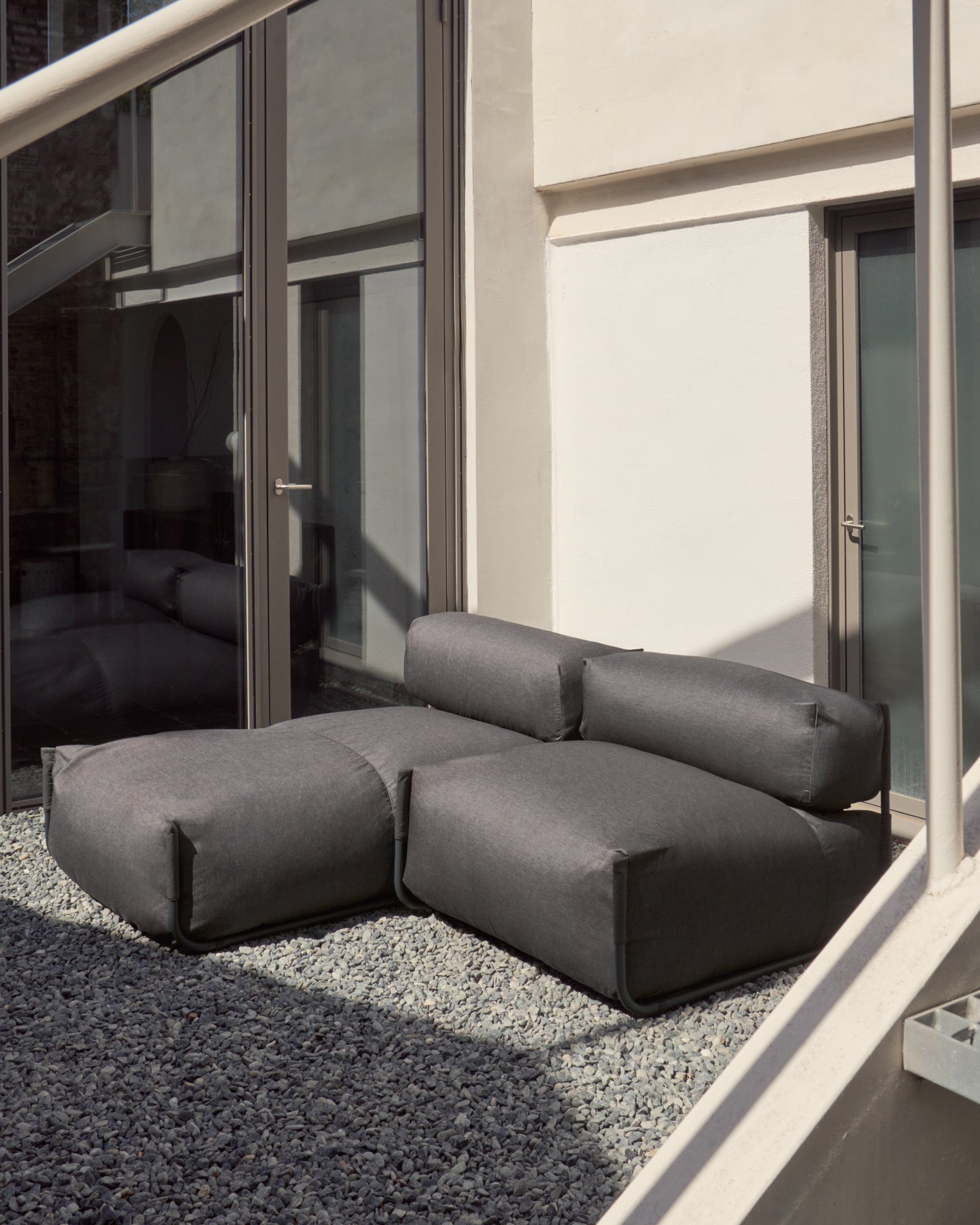 Square chaise longue pouffe with backrest in dark grey with black aluminium, 165 x 101 cm - Lifestyle
