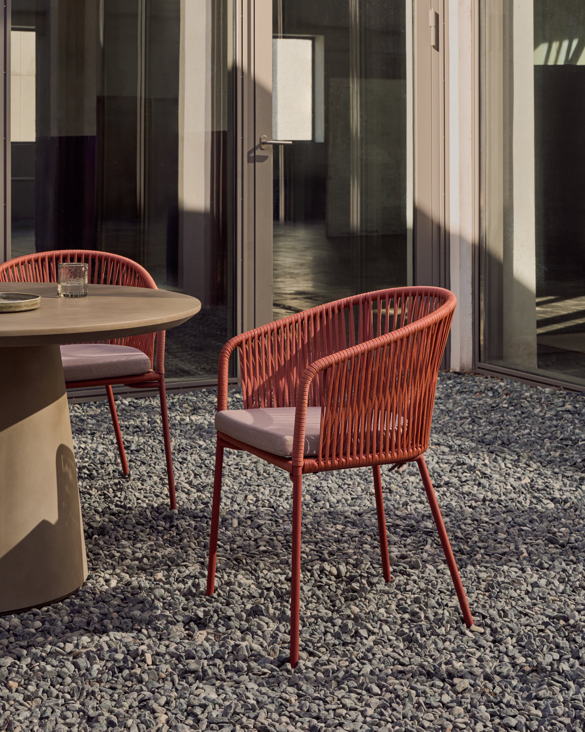 Yanet terracotta rope chair with galvanised steel legs - Lifestyle