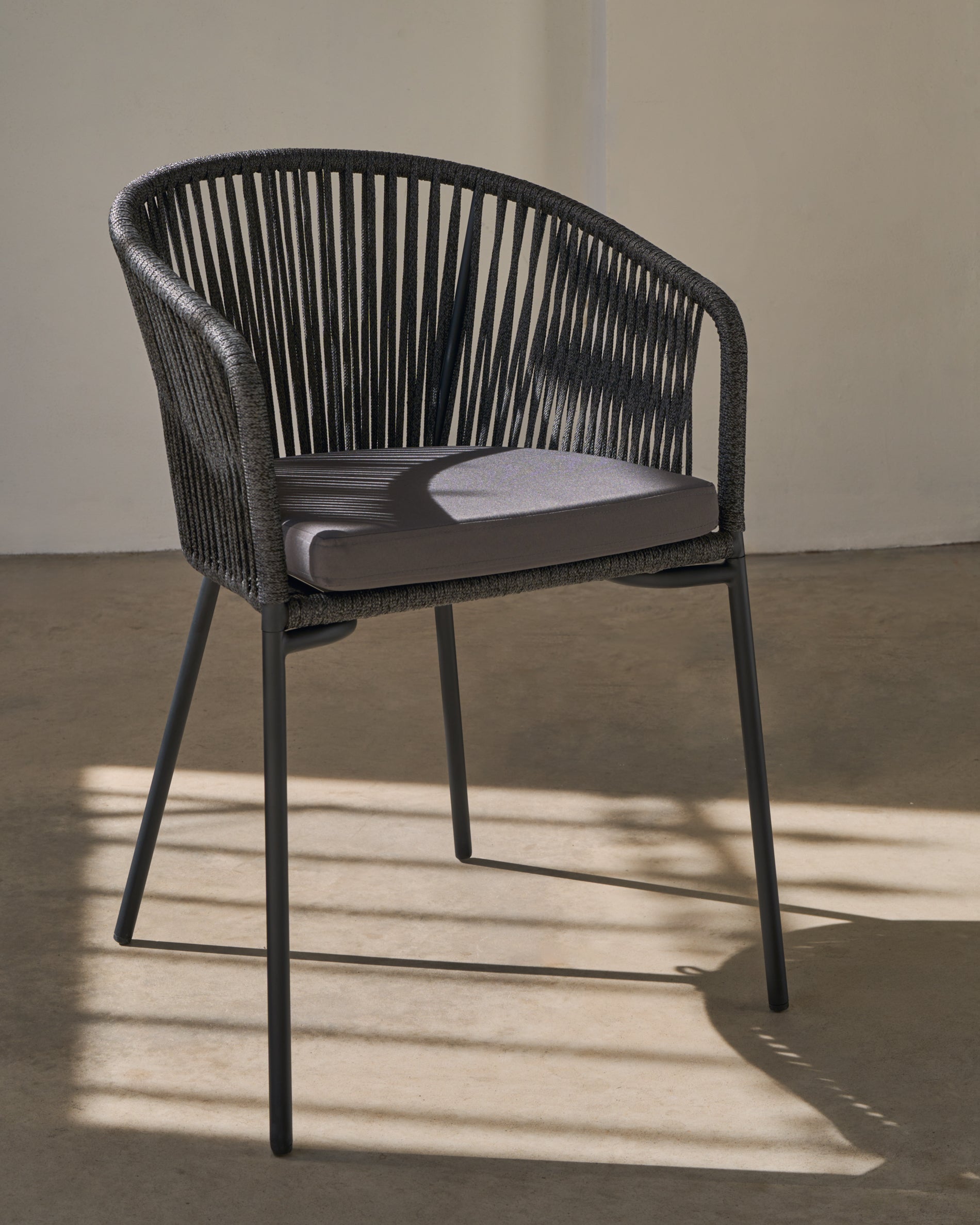 Yanet black rope chair with galvanised steel legs - Lifestyle