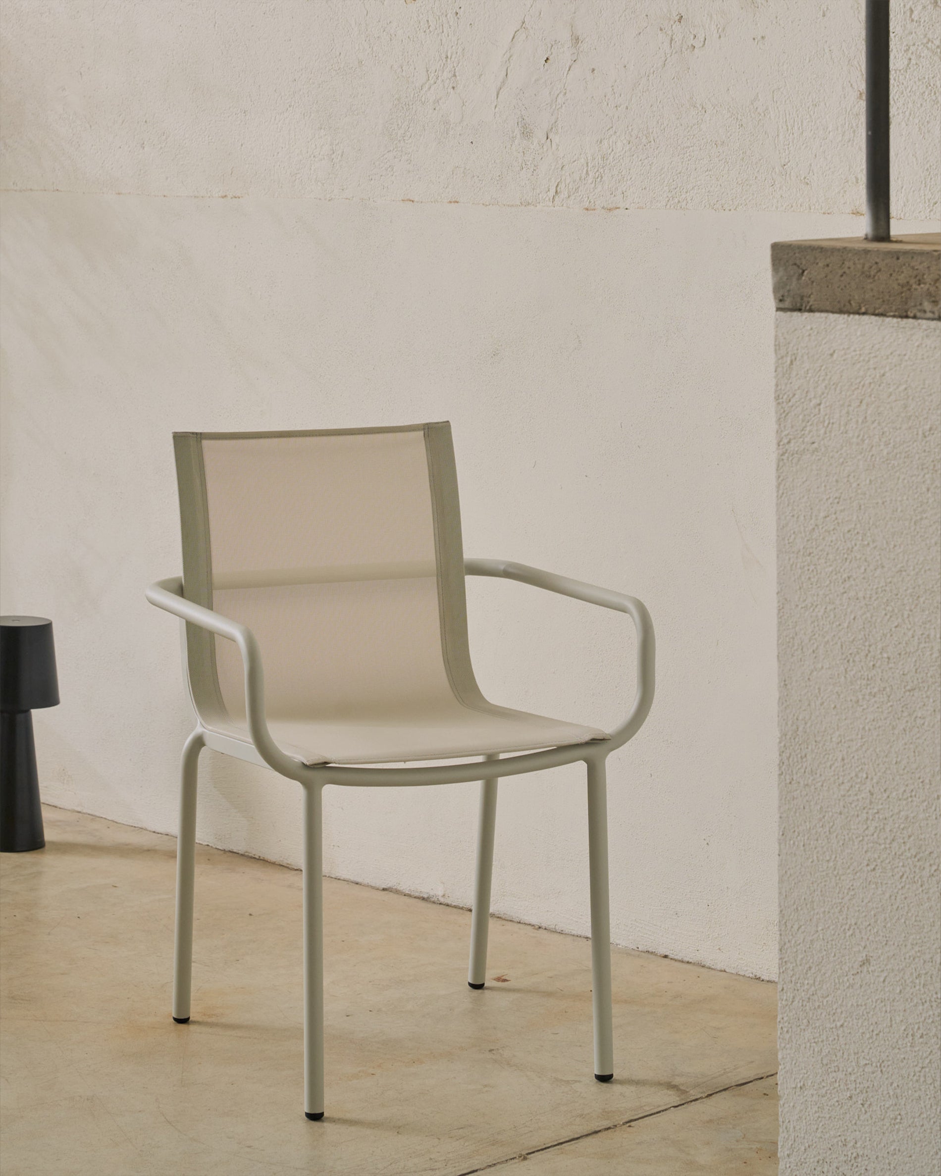 Galdana stackable outdoor chair made of aluminum with a light grey painted finish - Lifestyle