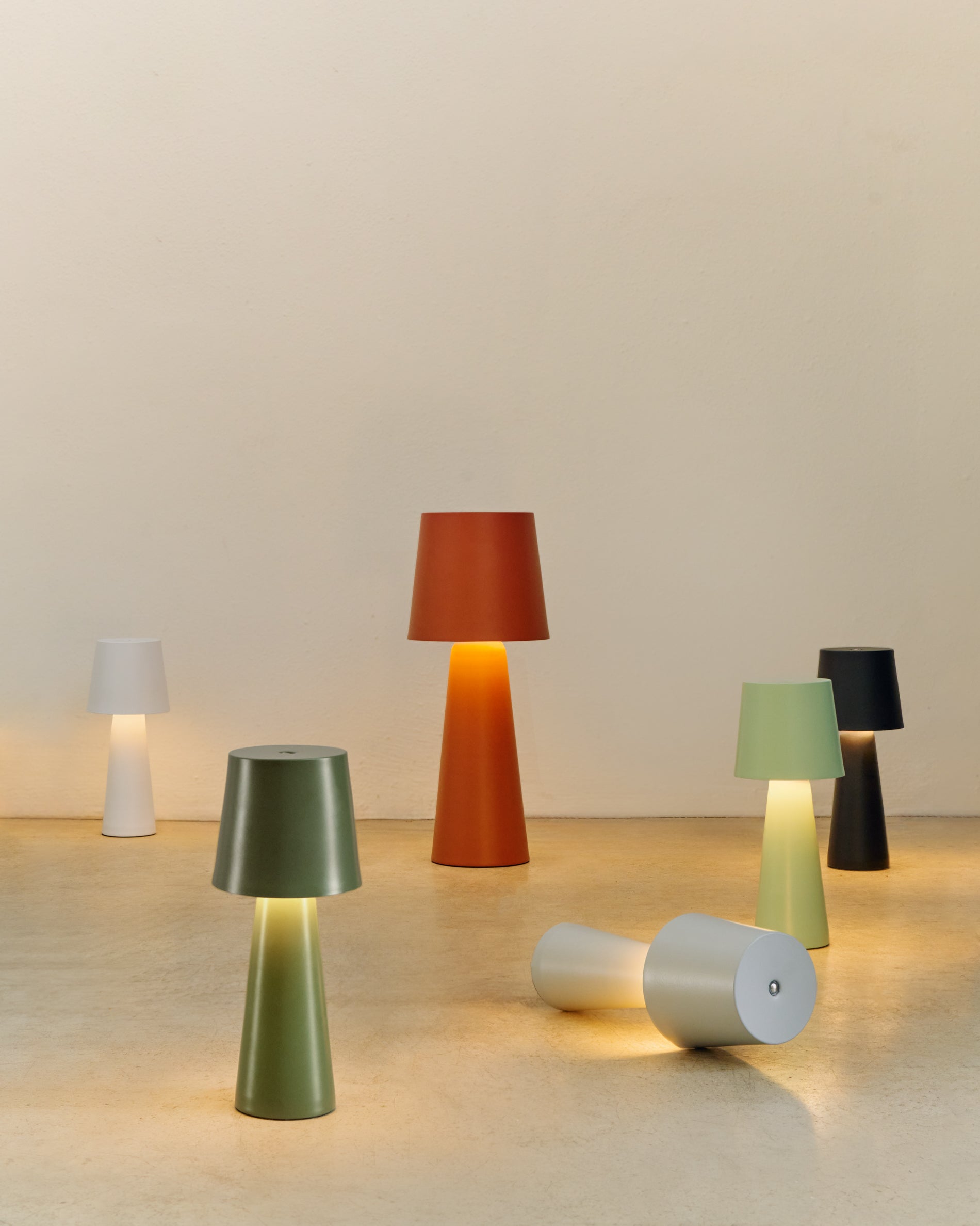 Arenys large outdoor metal table lamp in a turquoise painted finish - Lifestyle
