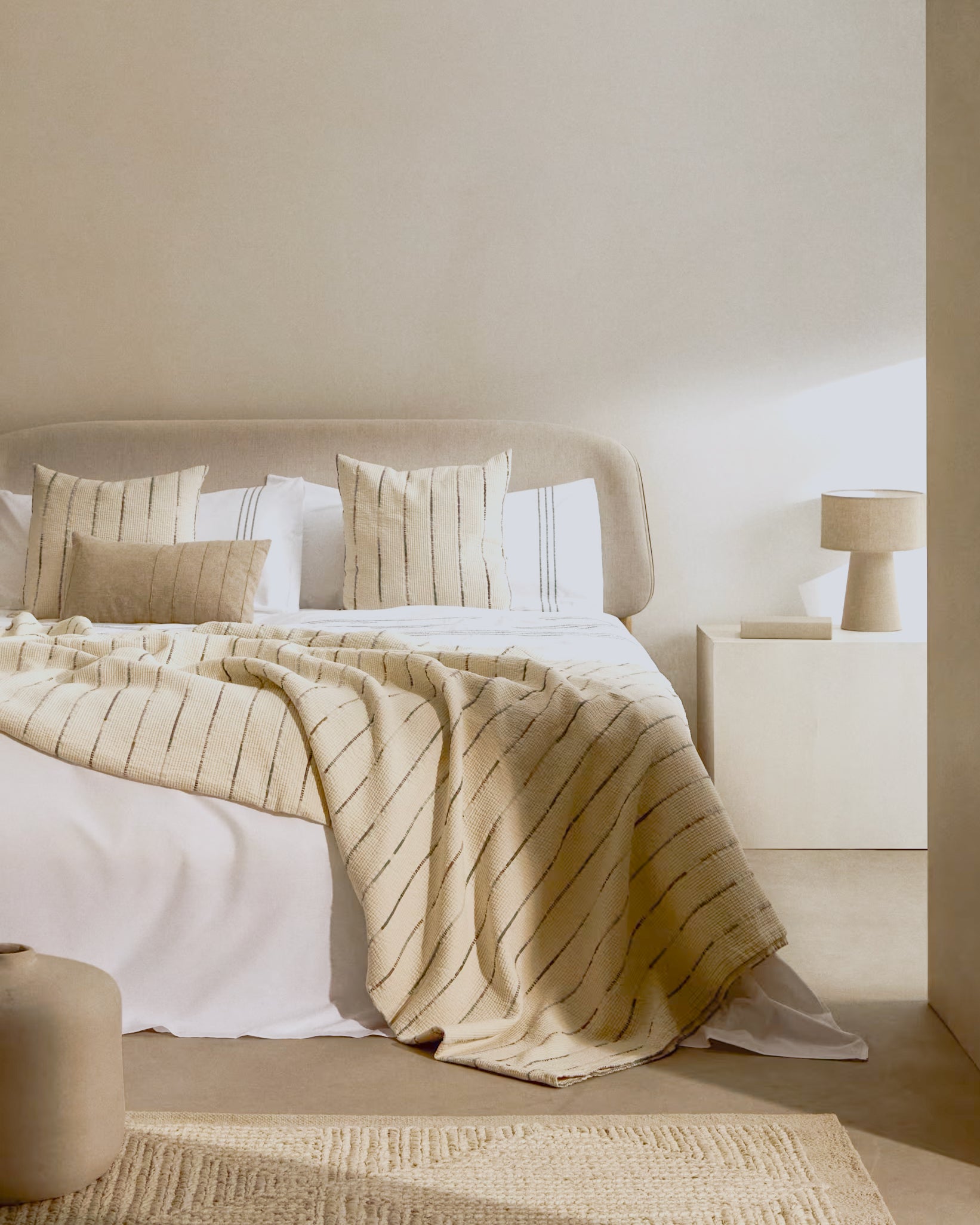 Octavia bed in ash plywood and white upholstered headboard FSC Mix Credit 160 x 200 cm - Lifestyle