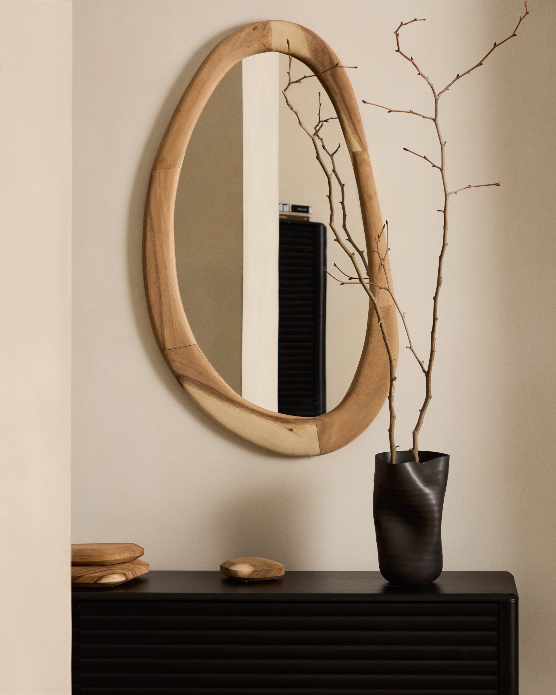 Selem mungur wood mirror with natural finish 60 x 107 cm - Lifestyle
