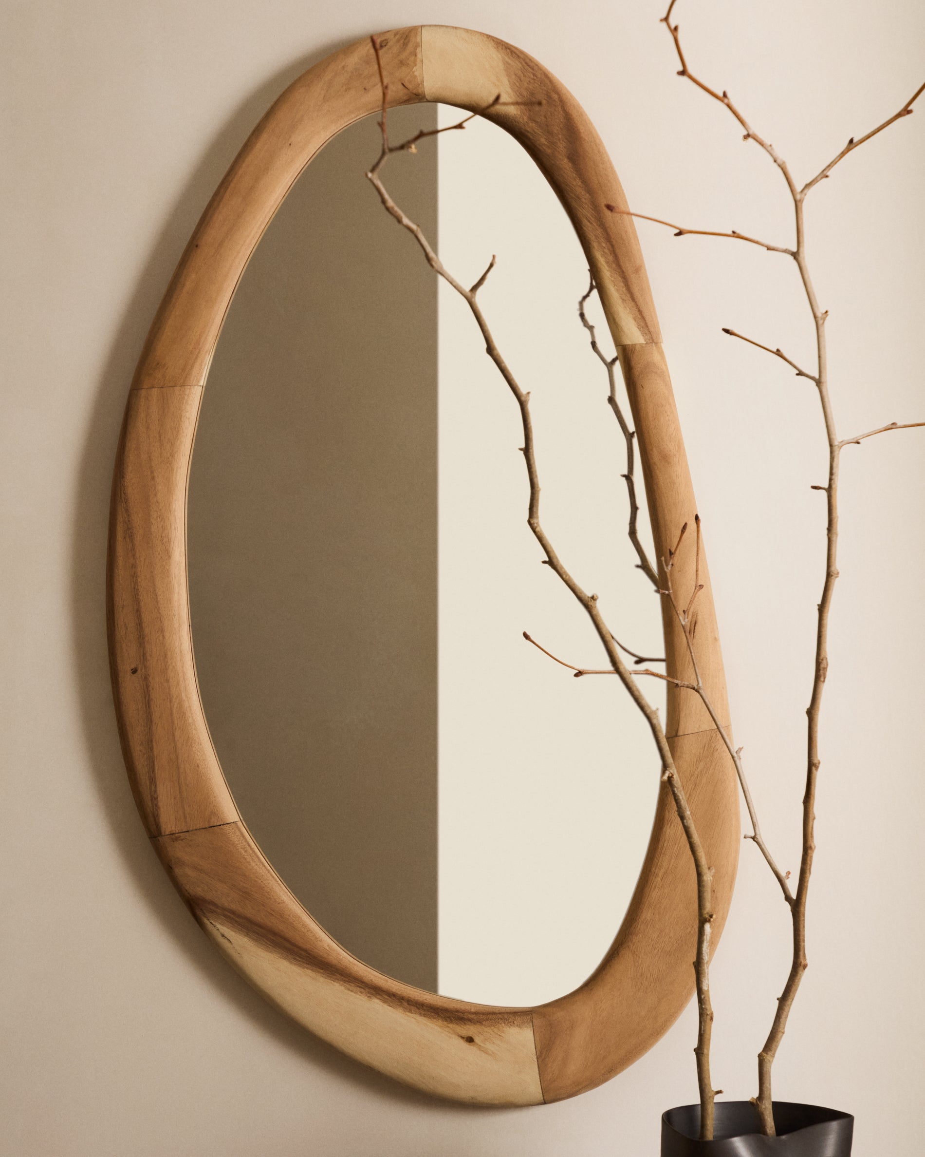 Selem mungur wood mirror with natural finish 60 x 107 cm - Lifestyle