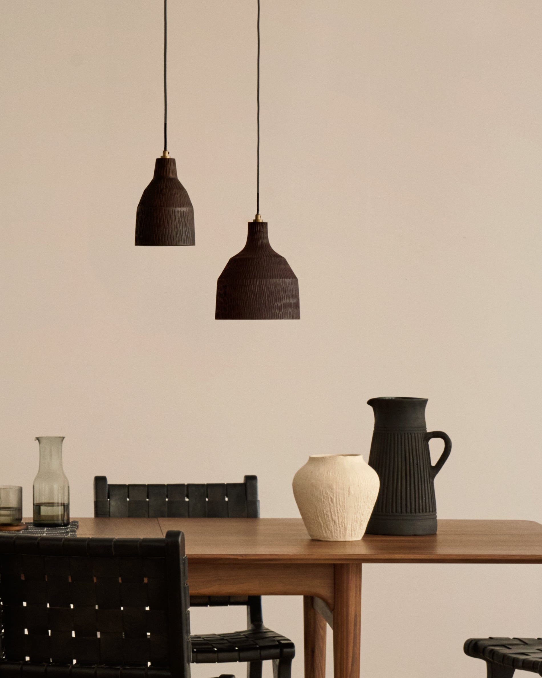 Amire wooden ceiling lamp in a black finish, Ø 21 cm - Lifestyle