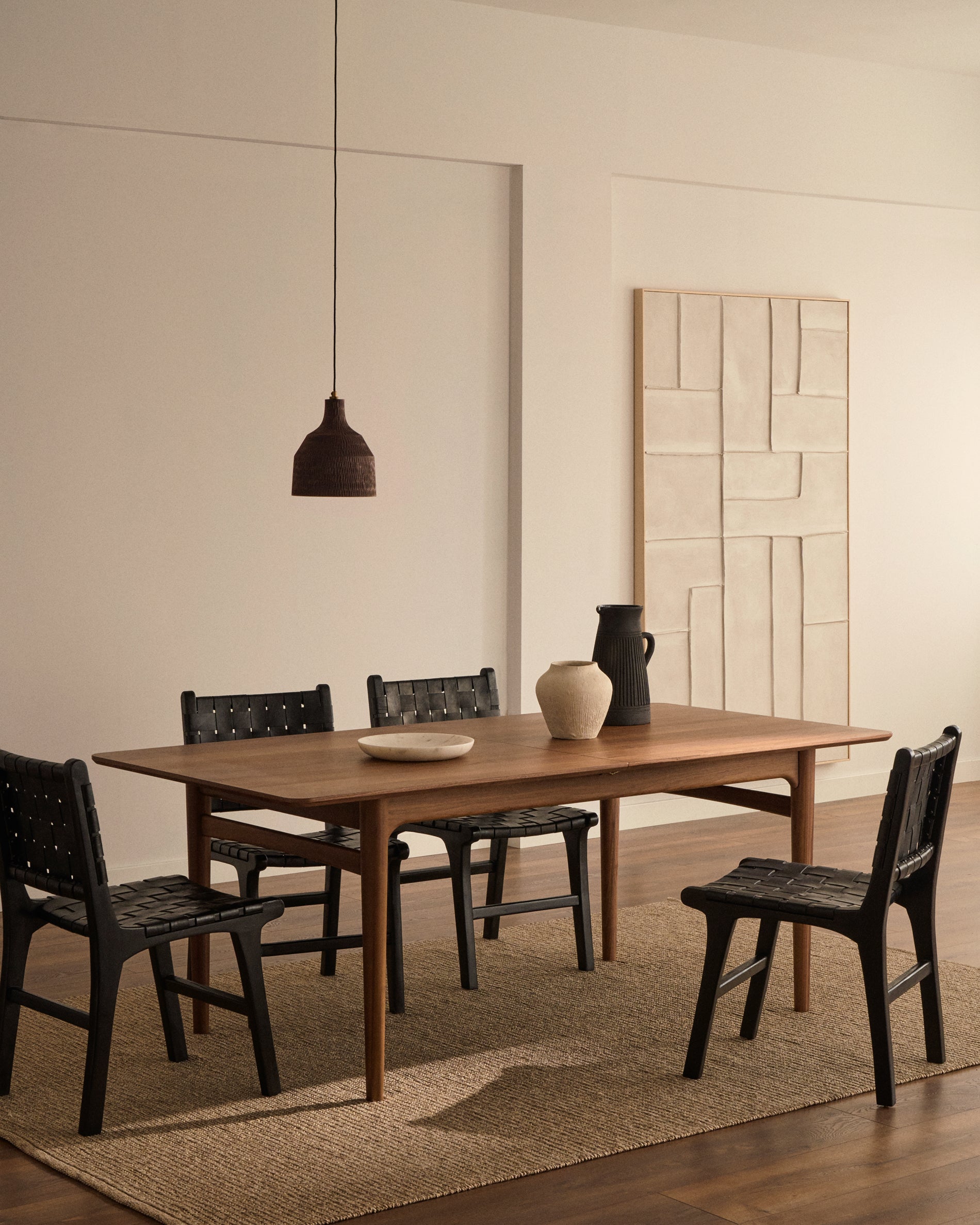 Calixta chair in leather and solid mahogany wood with black finish - Lifestyle