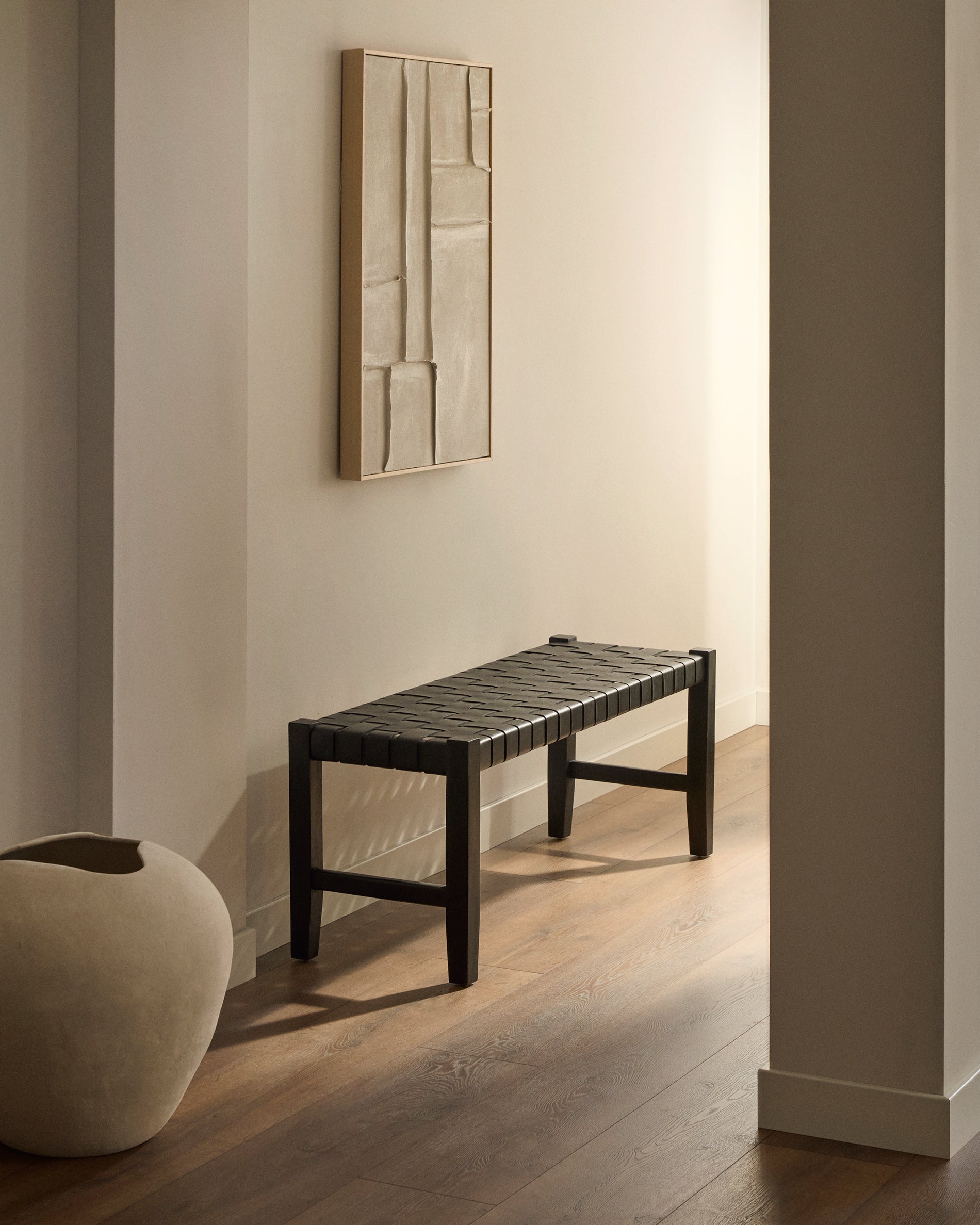 Calixta bench in leather and solid mahogany wood with black finish 120 cm - Lifestyle