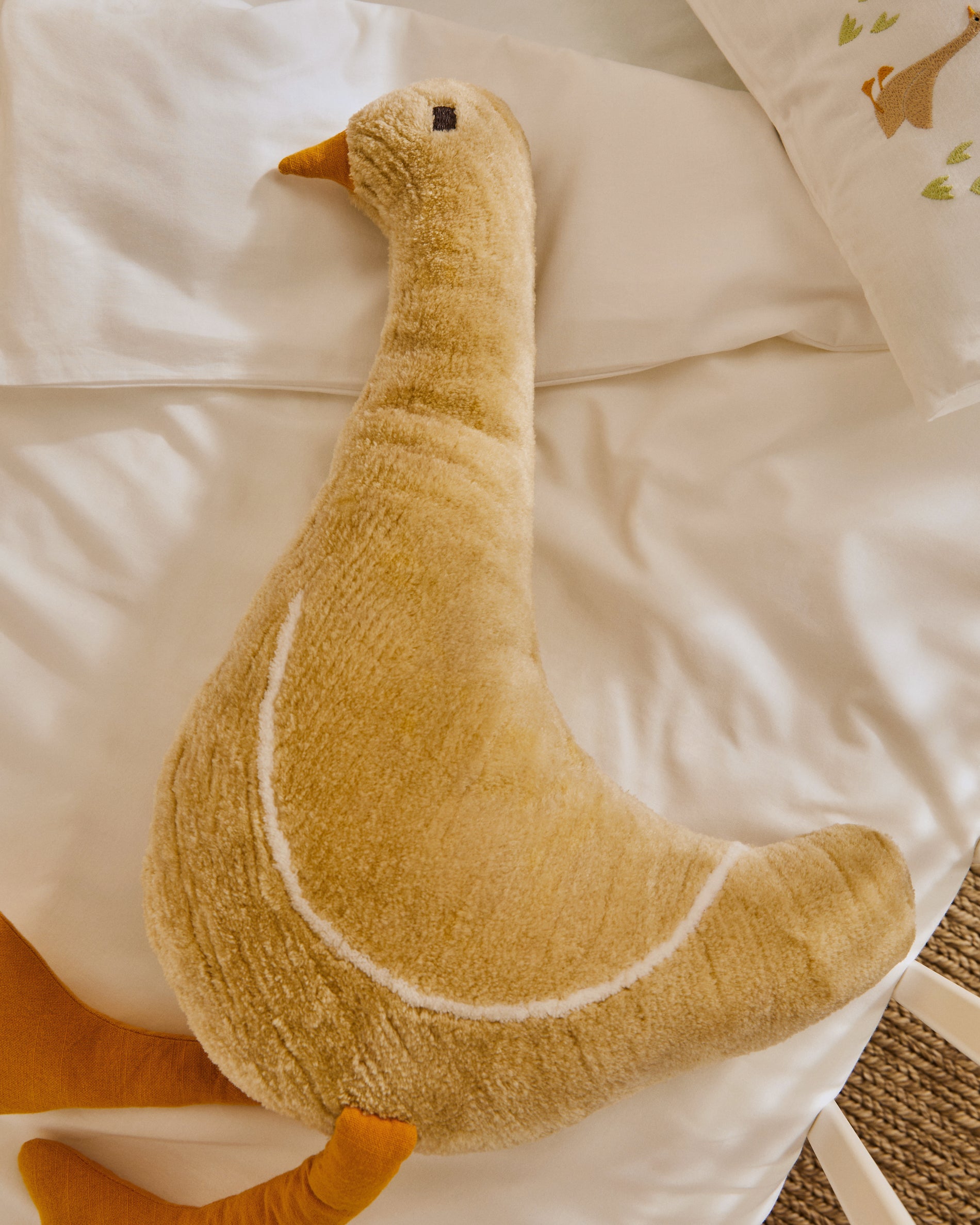 Milu beige, goose-shaped, cotton cushion, 50 cm - Lifestyle