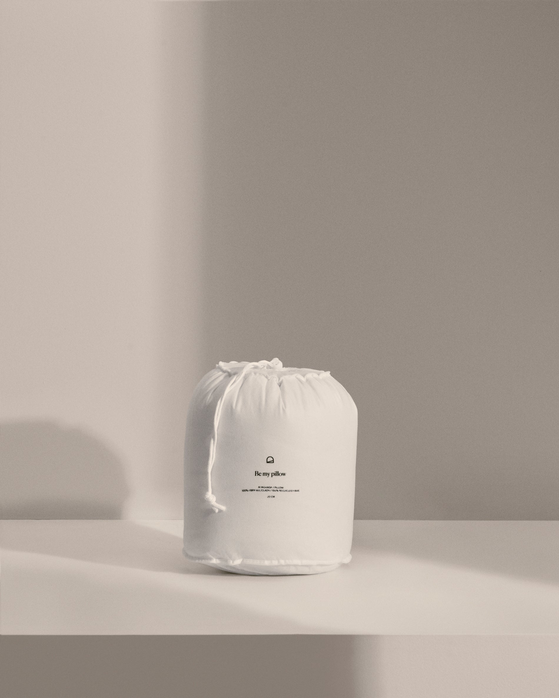 Nyla microfibre pillow 70 x 40 cm - Lifestyle