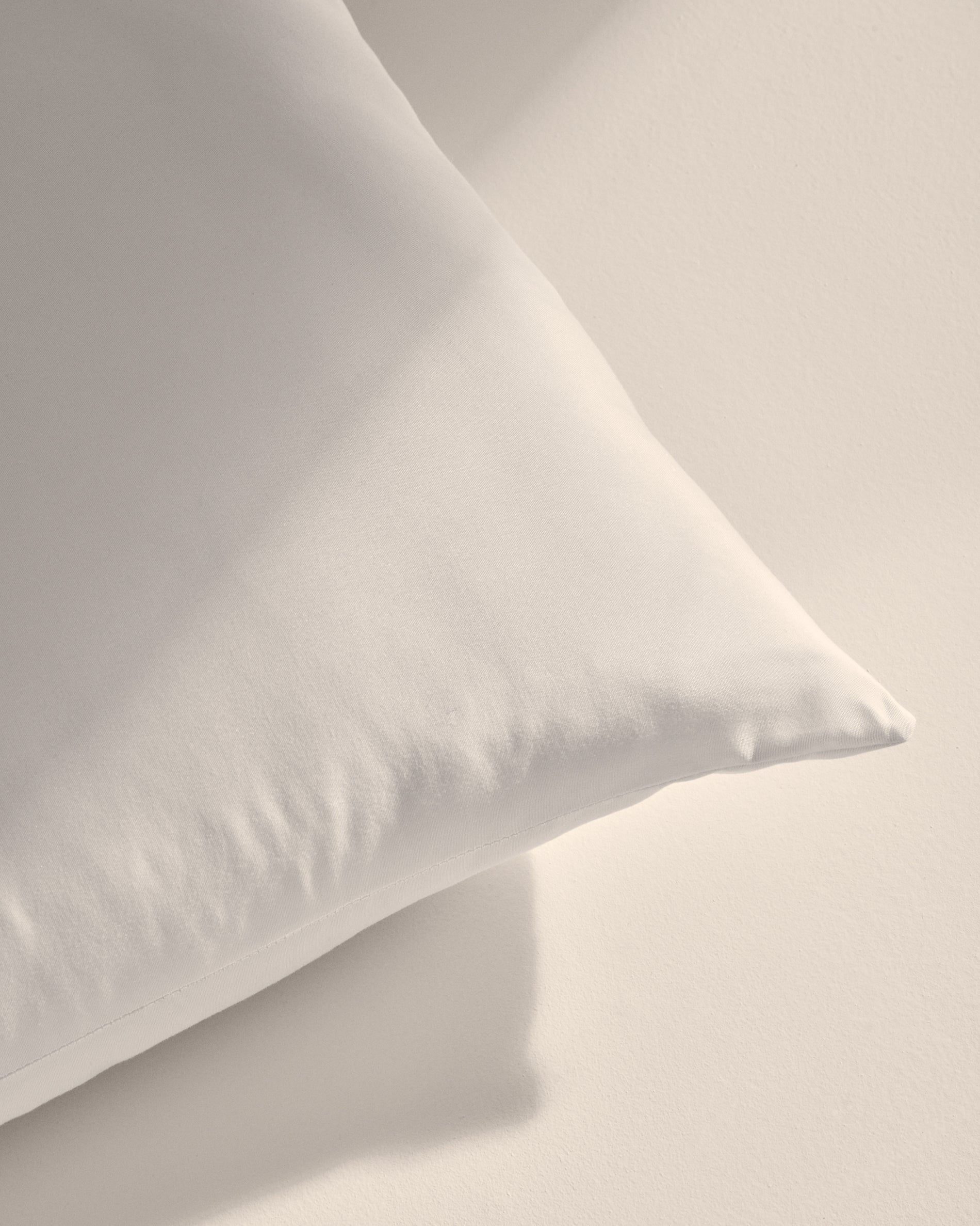 Nyla microfibre pillow 70 x 40 cm - Lifestyle