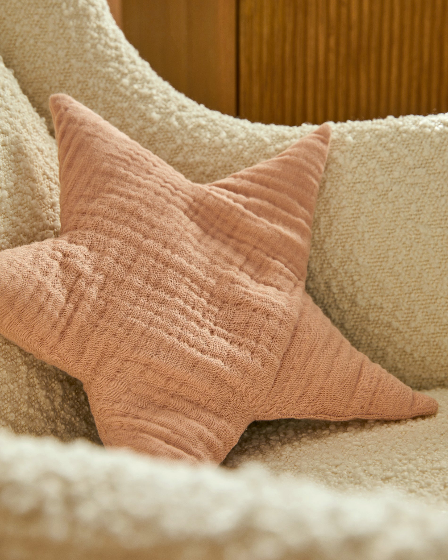 Laily star-shaped, pink cushion made of 100% organic cotton, 30 x 30 cm - Lifestyle