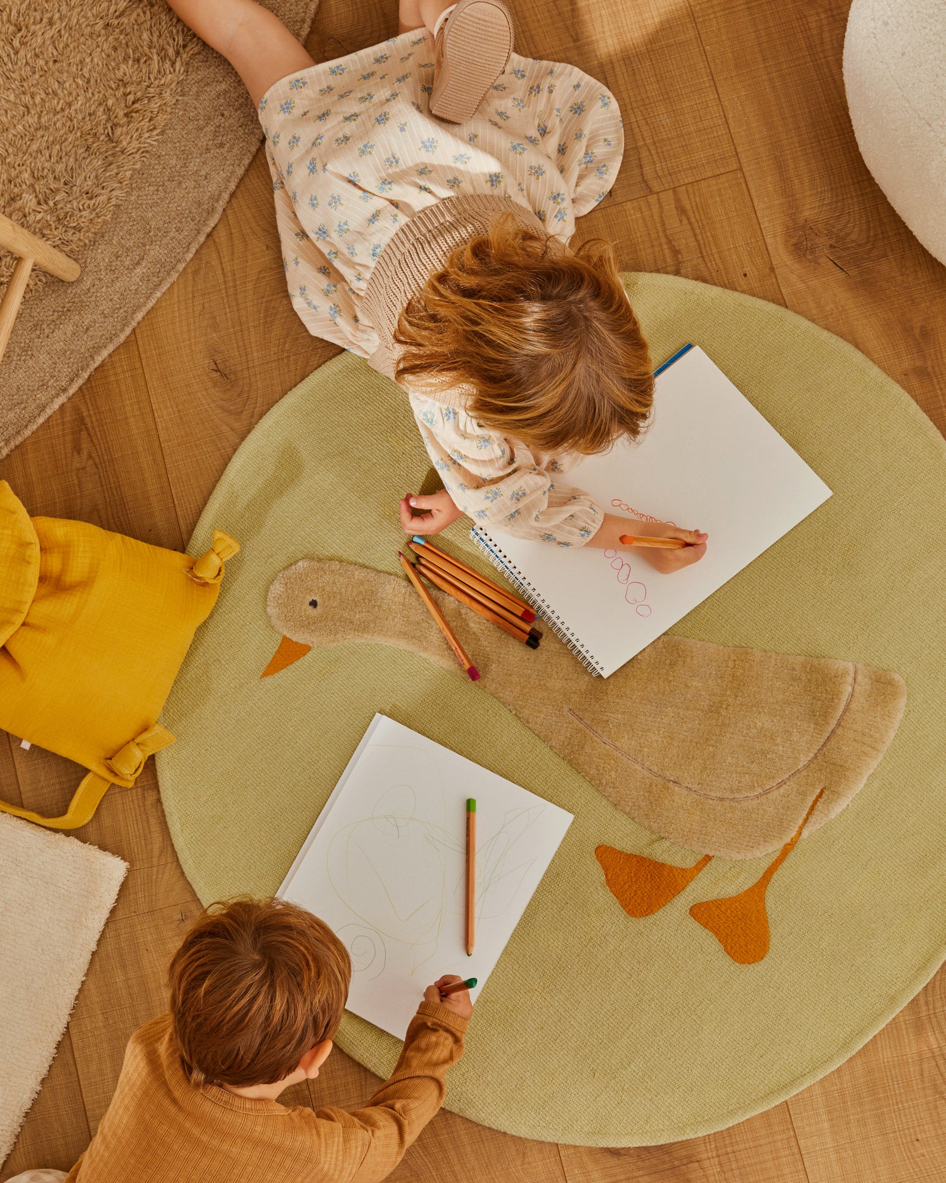 Milu green, 100% cotton rug with a goose feature, Ø 100 cm - Lifestyle