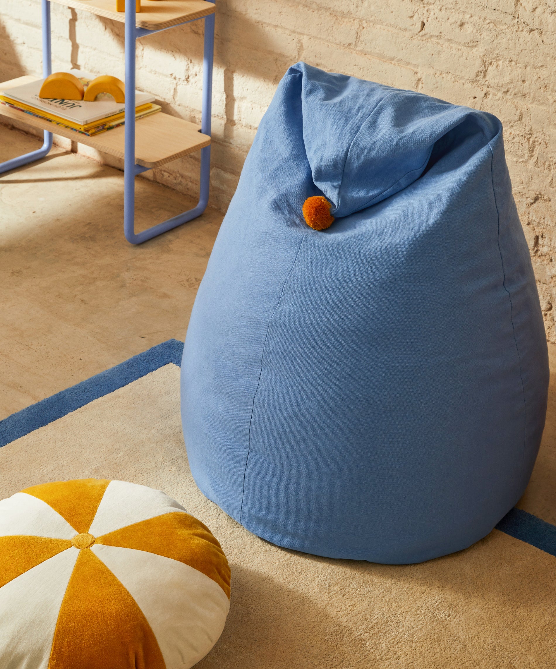 Olvi blue, cotton pouffe with mustard-coloured tassel, Ø 60 cm - Lifestyle