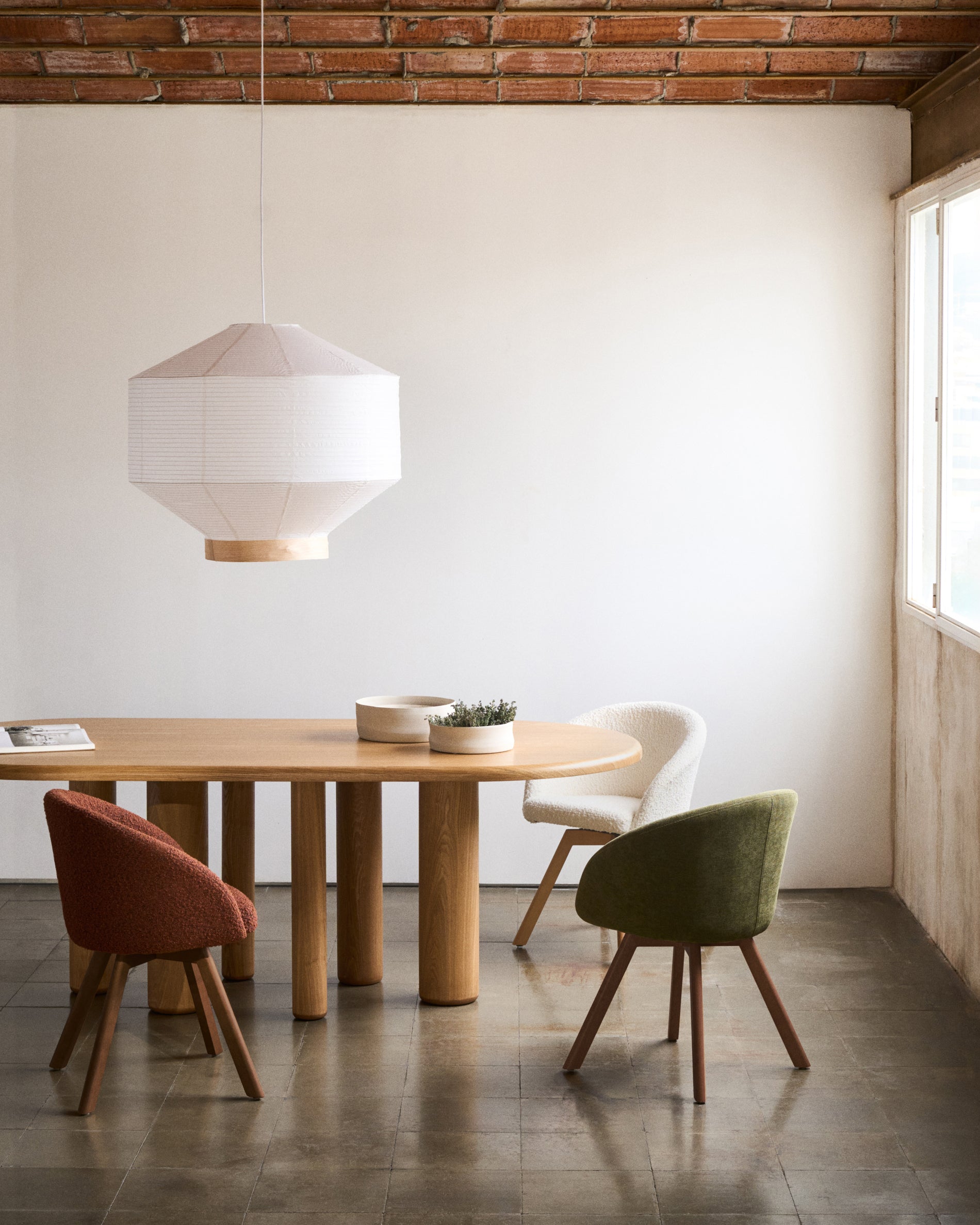 Mailen oval table in ash wood veneer with natural finish, Ø 220 x 105 cm - Lifestyle