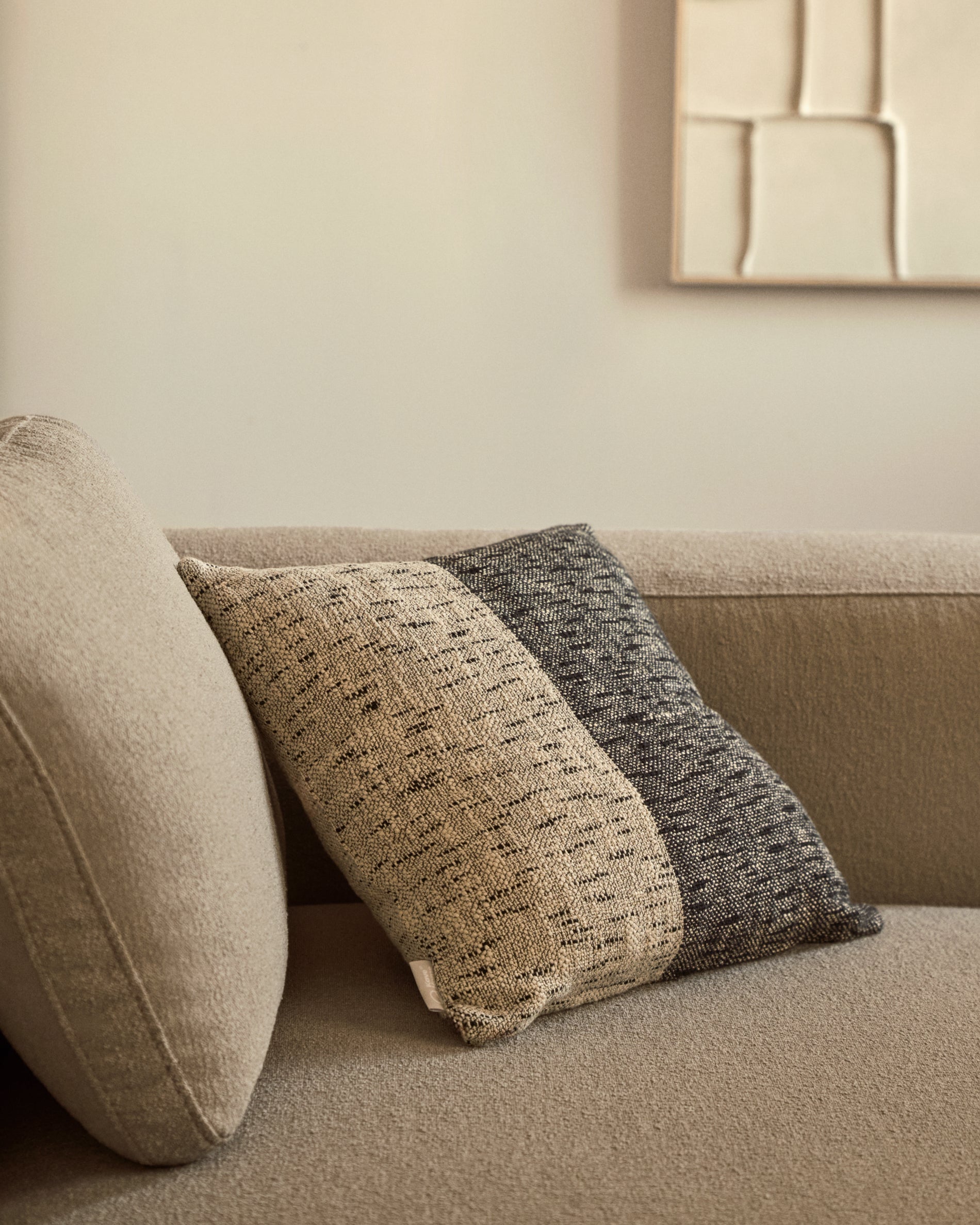 Dalel grey cotton cushion cover, 45 x 45 cm - Lifestyle