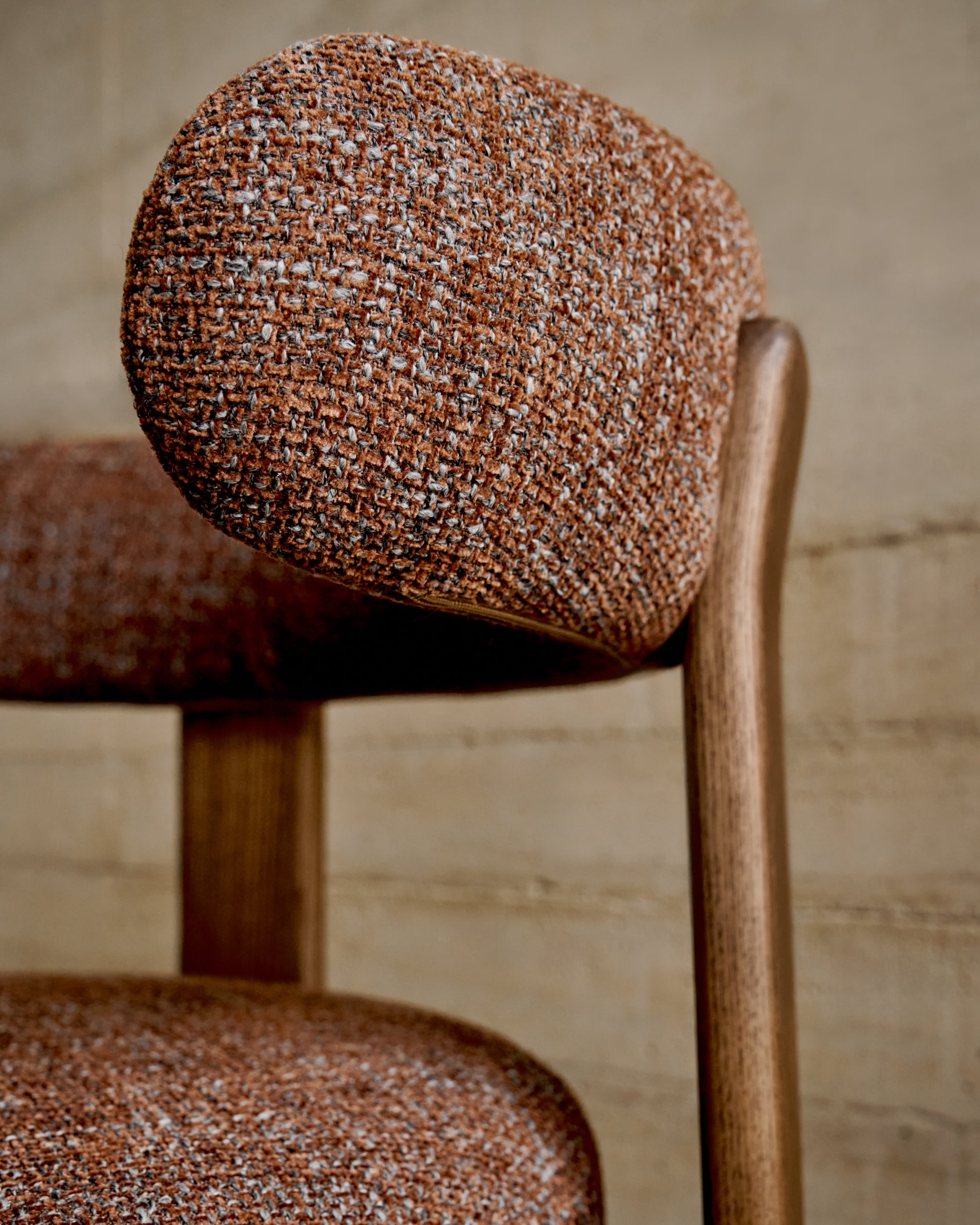 Granite fire-retardant chair in brown chenille and solid ash wood with walnut-coloured finish FSC 100% - Lifestyle