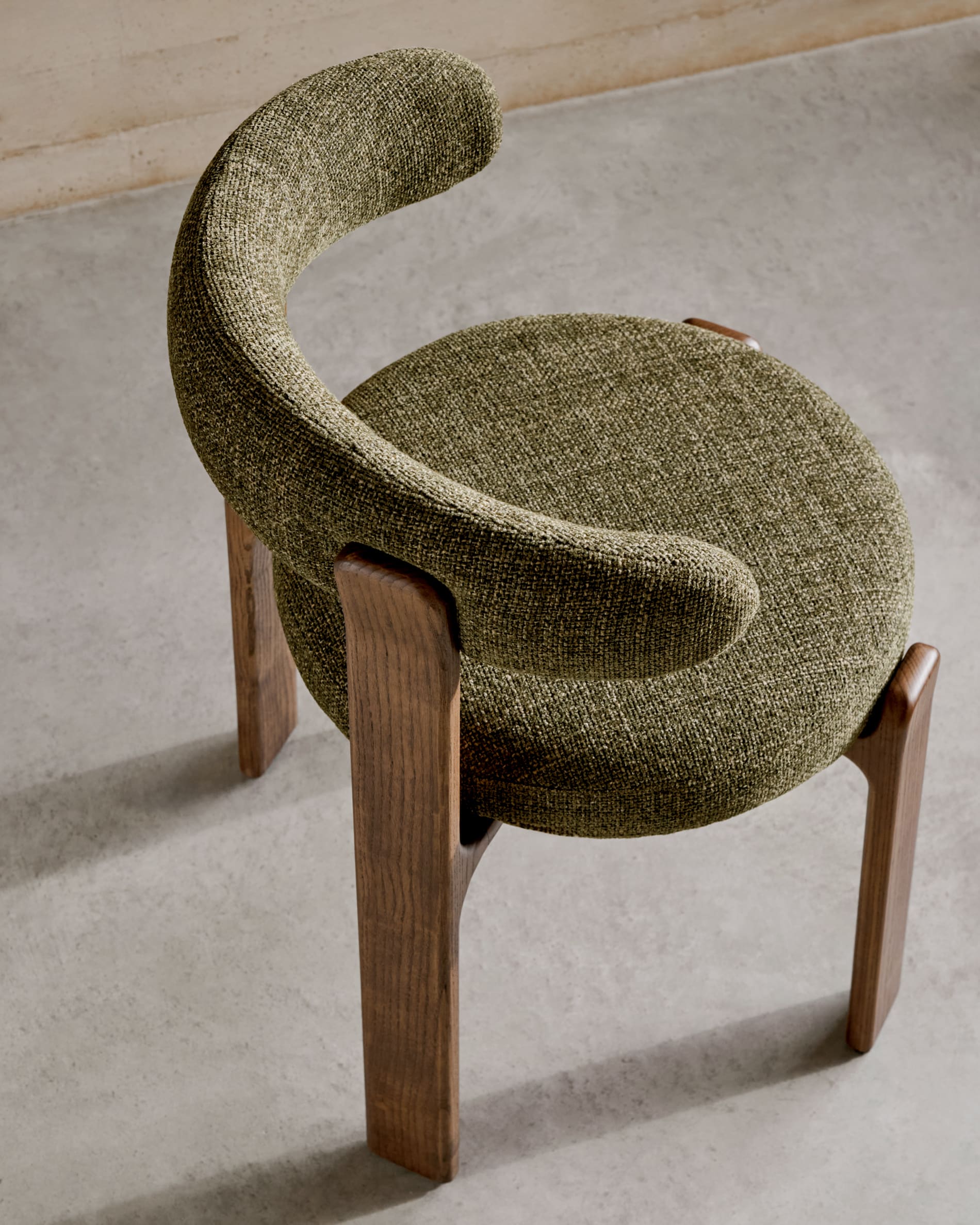 Granite chair with green upholstery and solid ash wood with walnut finish, FSC 100%