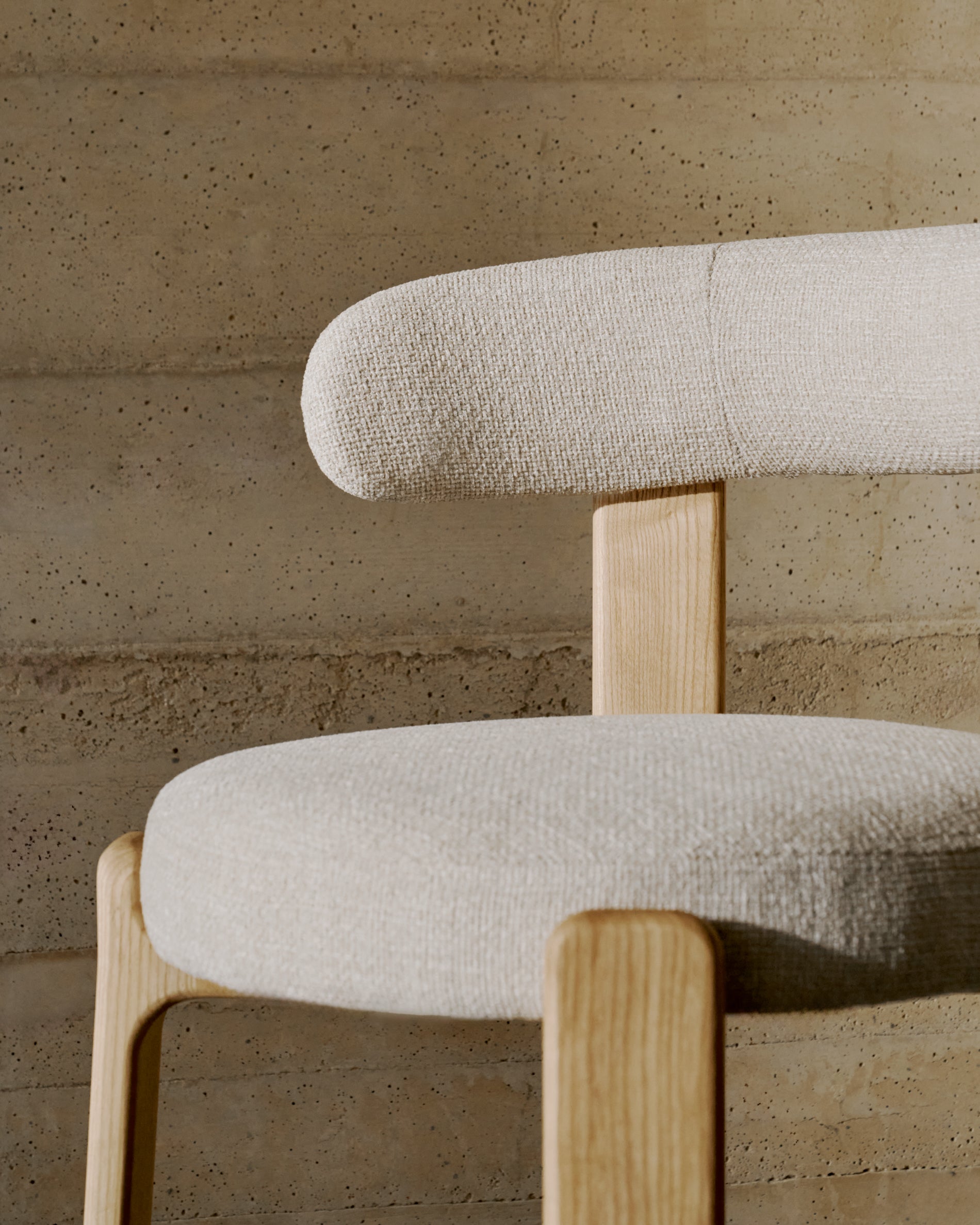 Granite fire-retardant chair in beige chenille and solid ash wood with natural-coloured finish FSC 100% - Lifestyle