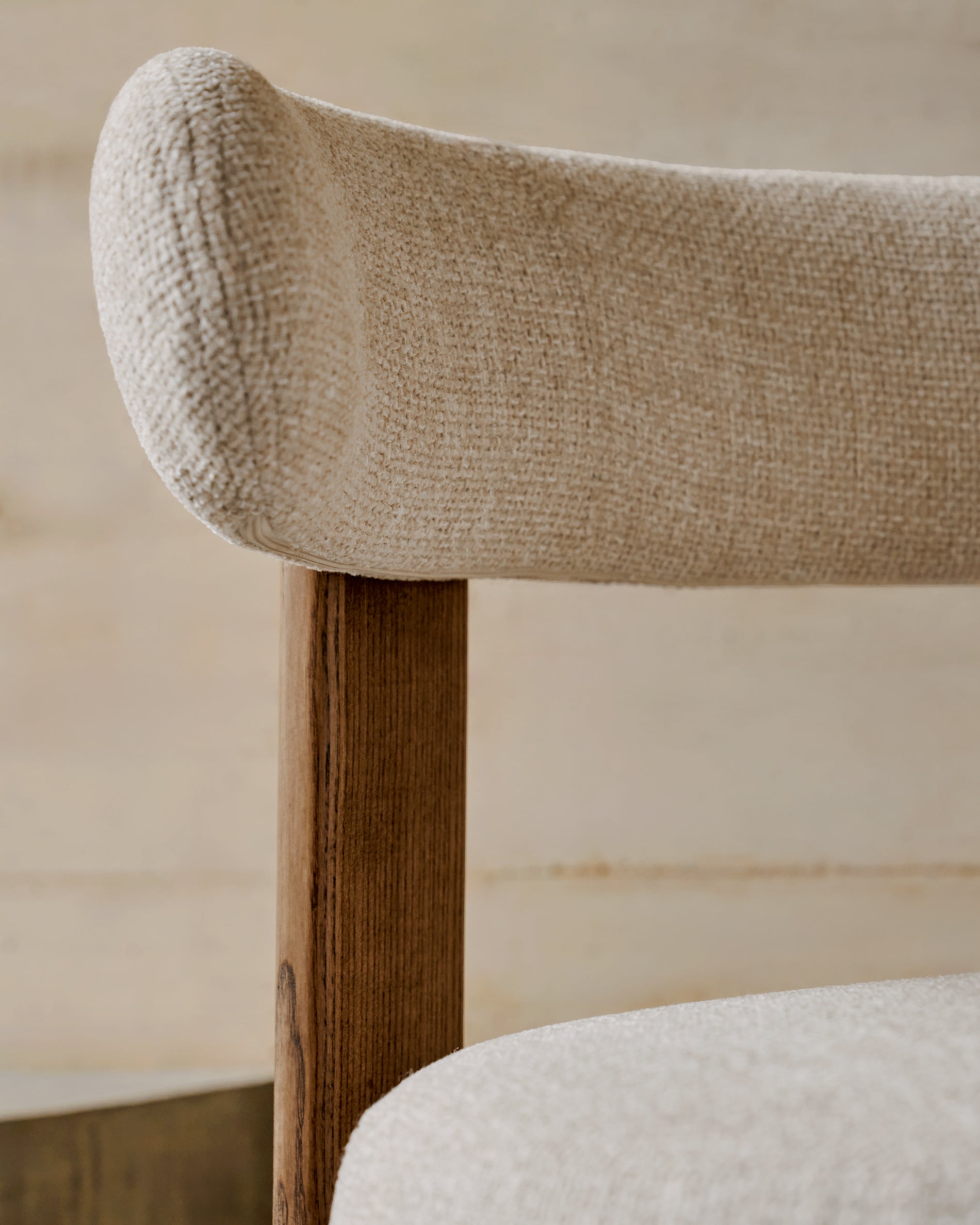 Granite fire-retardant chair in beige chenille and solid ash wood with walnut-coloured finish FSC 100% - Lifestyle