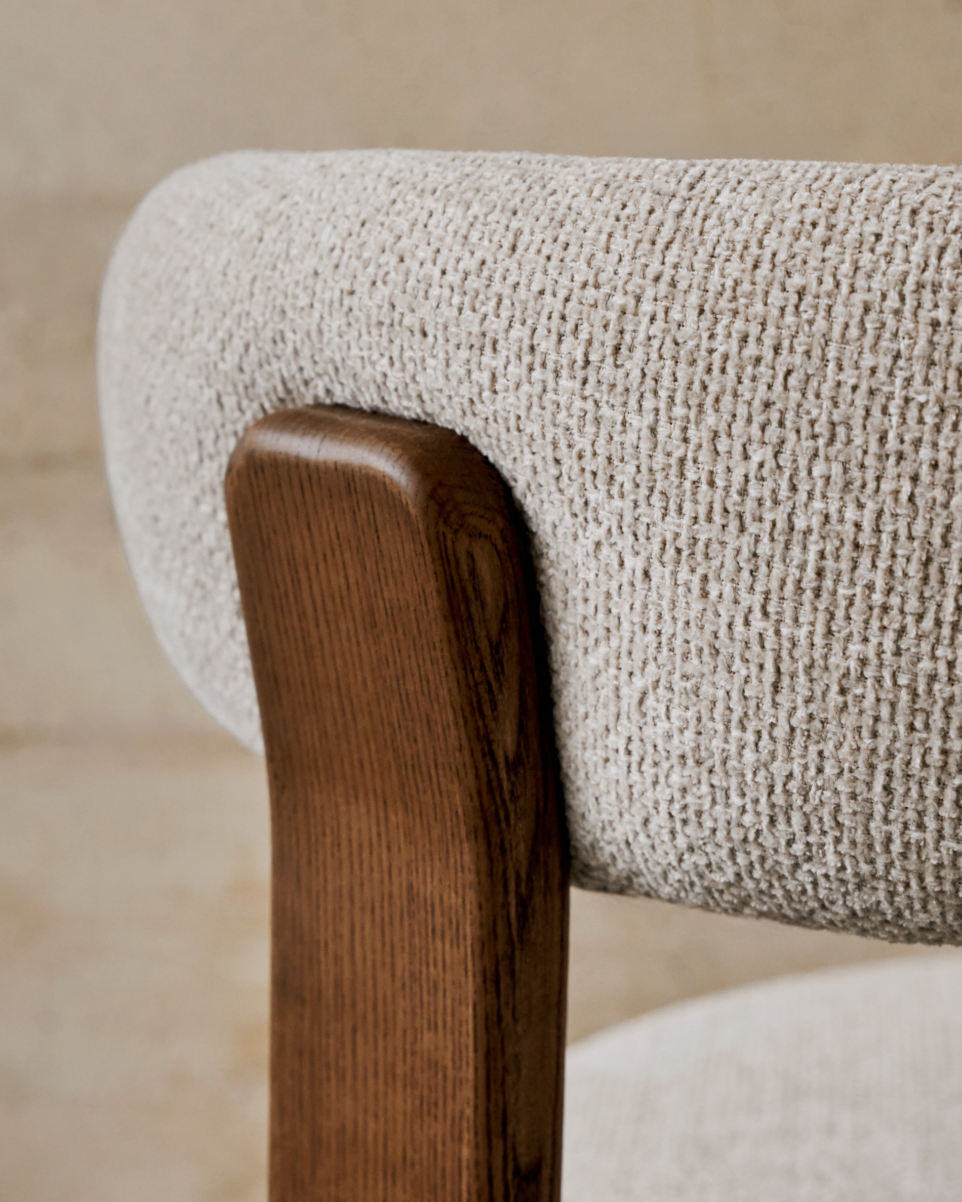 Granite fire-retardant chair in beige chenille and solid ash wood with walnut-coloured finish FSC 100% - Lifestyle