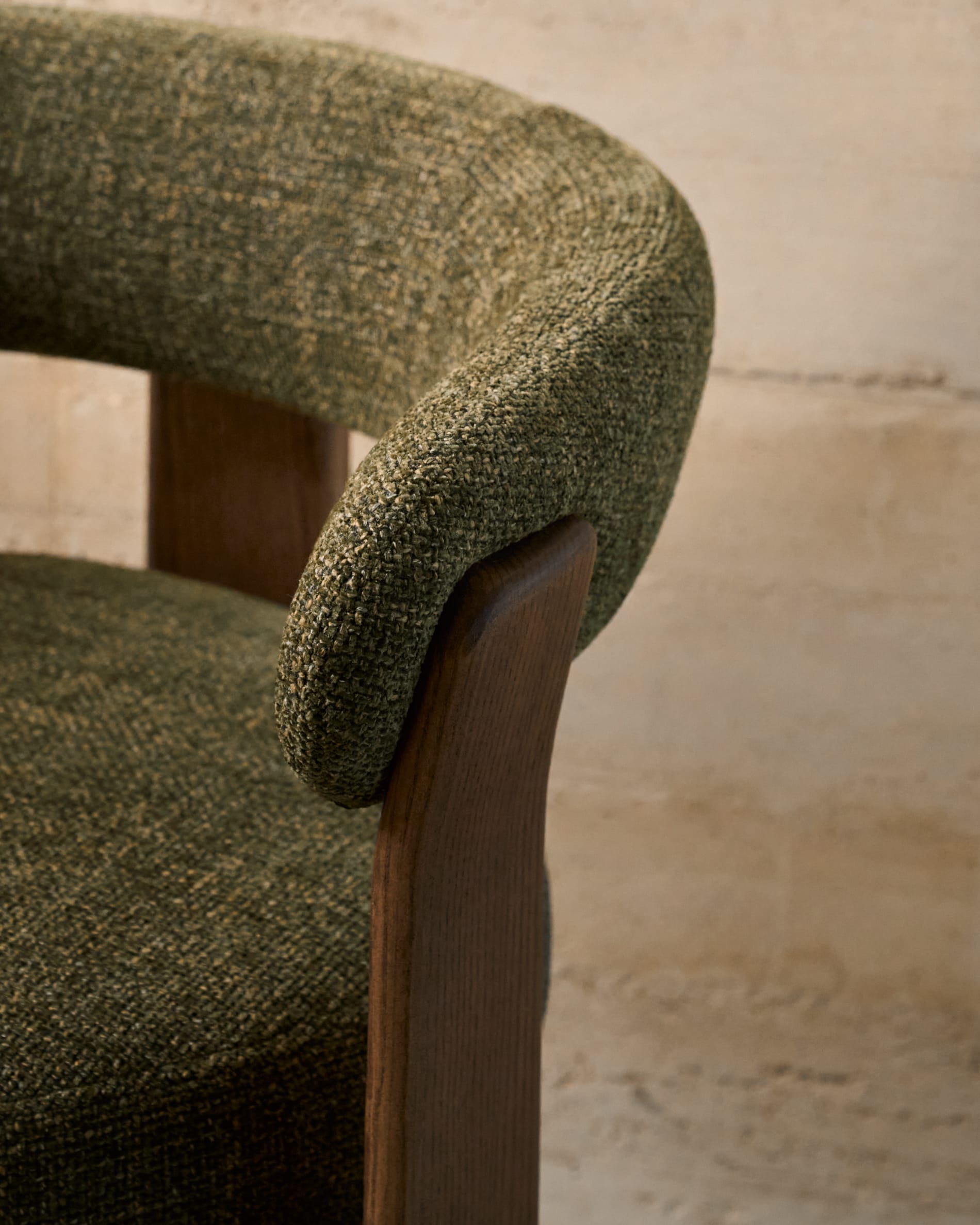 Granite three-legged chair with green upholstery and solid ash wood with walnut finish, FSC 100%