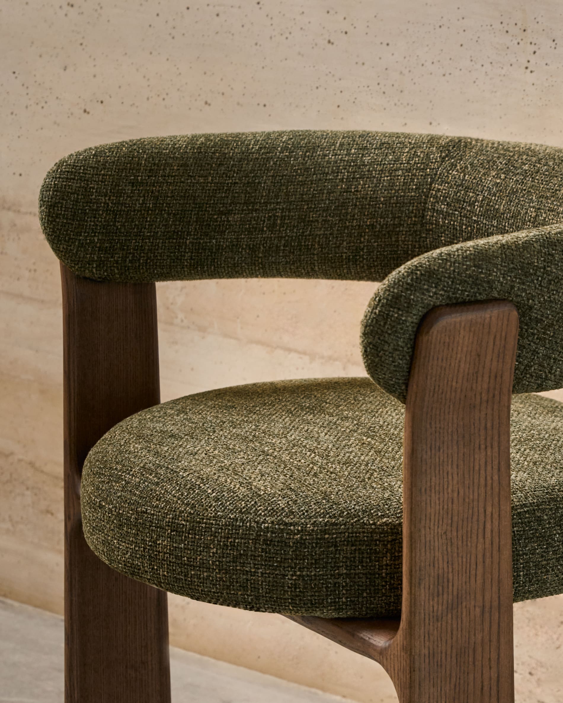 Granite three-legged chair with green upholstery and solid ash wood with walnut finish, FSC 100%