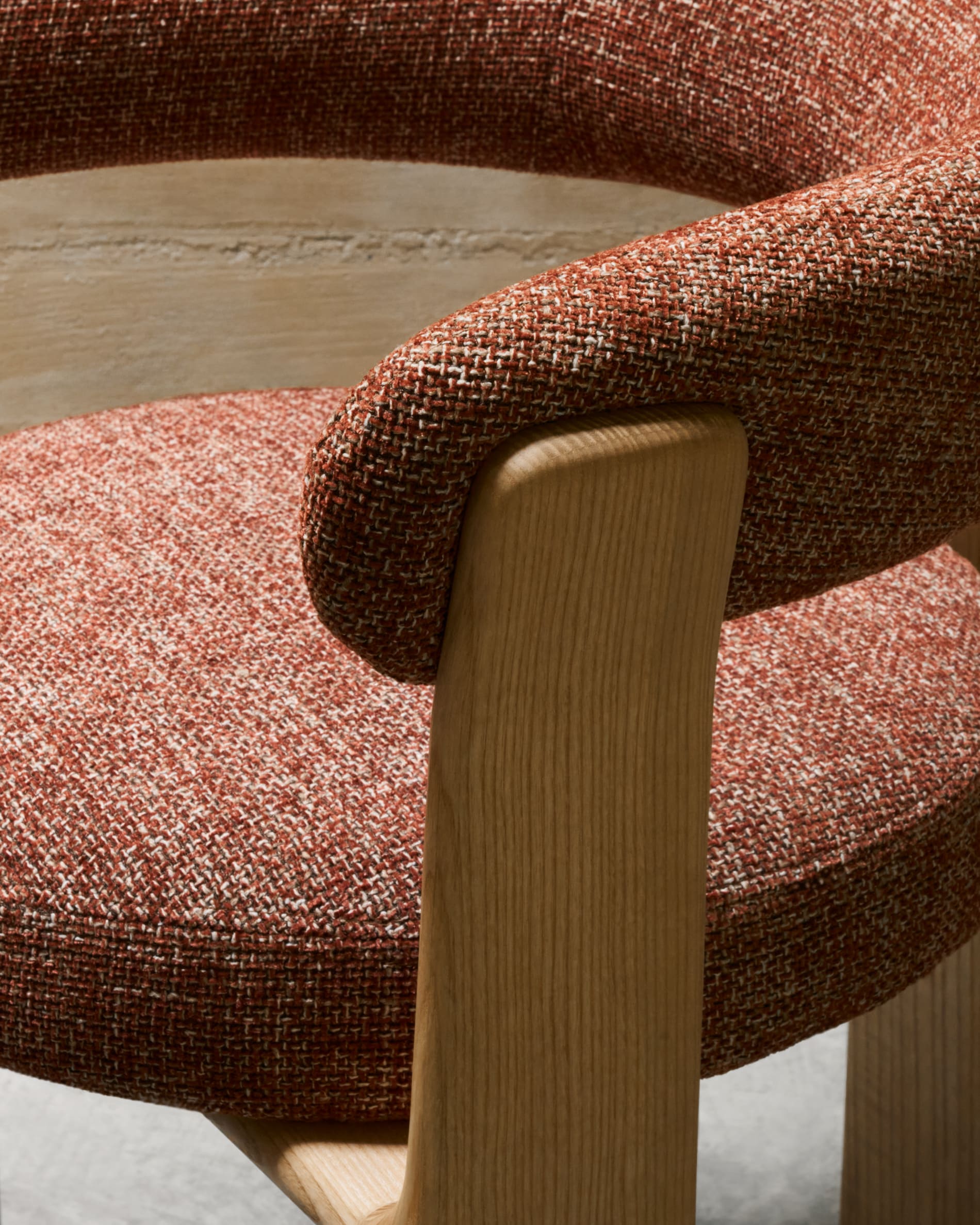 Granite three-legged chair with terracotta chenille and solid ash wood with a natural finish, FSC 100%