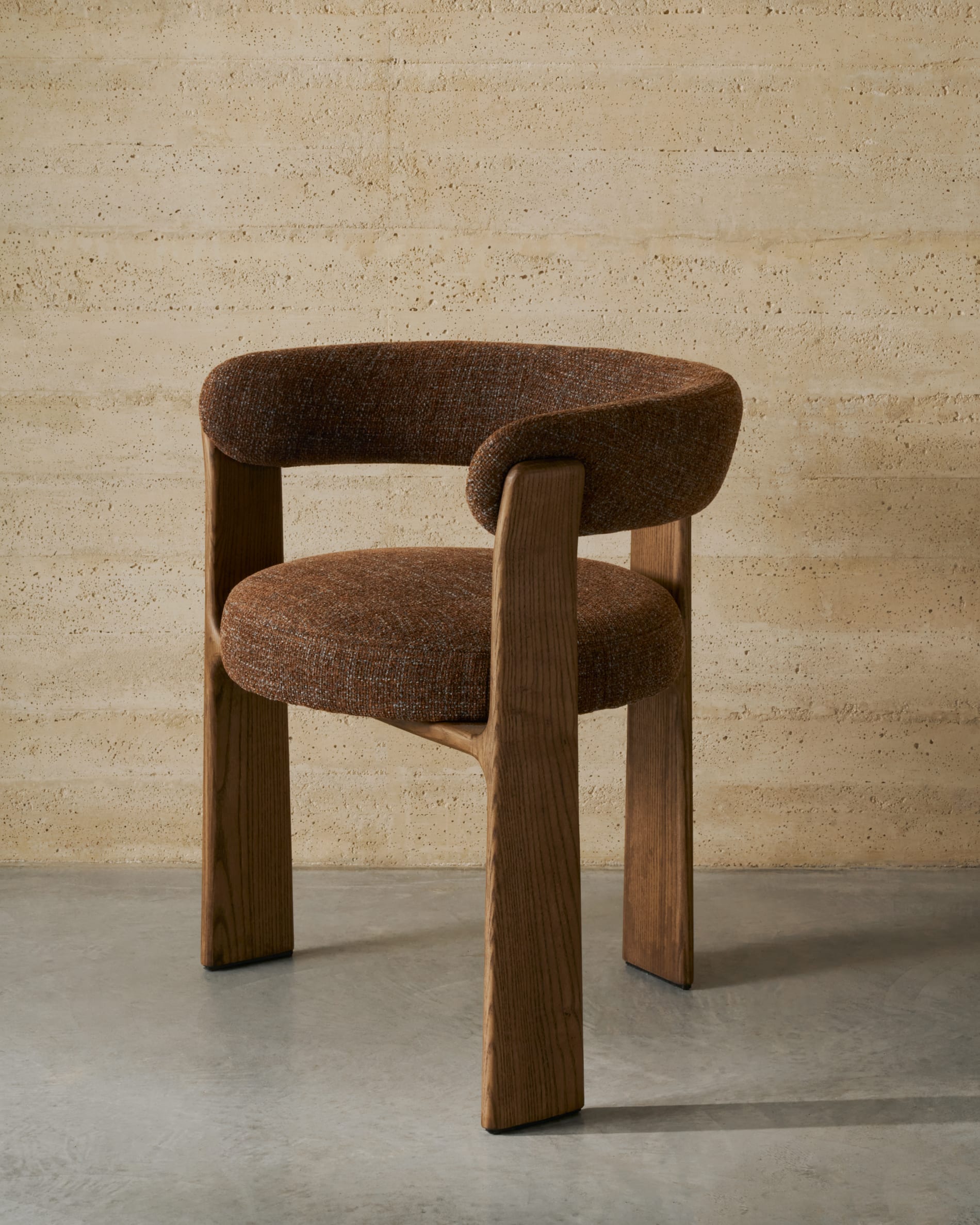 Granite three-legged chair in brown chenille and solid ash wood with walnut finish, FSC 100%