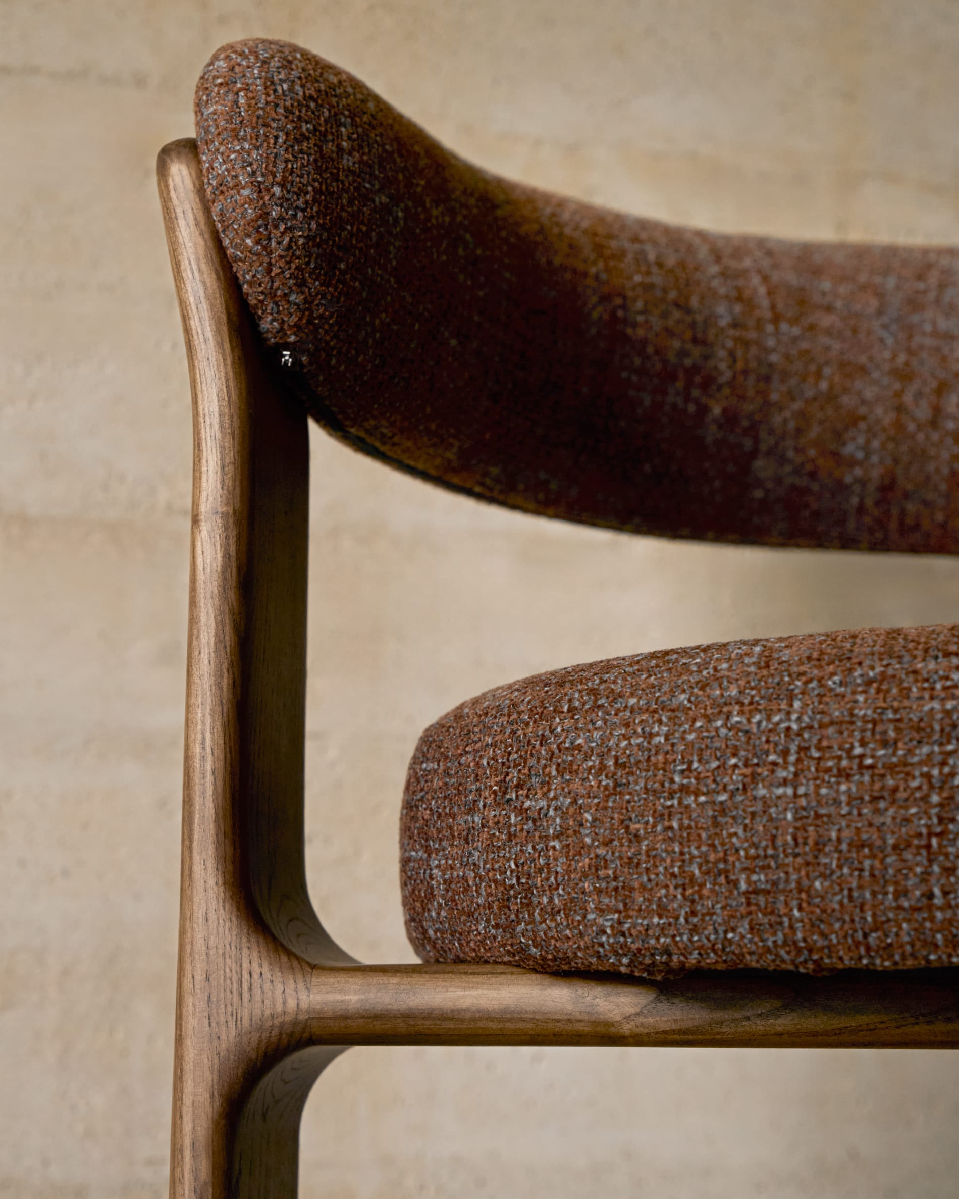 Granite three-legged chair in brown chenille and solid ash wood with walnut finish, FSC 100%