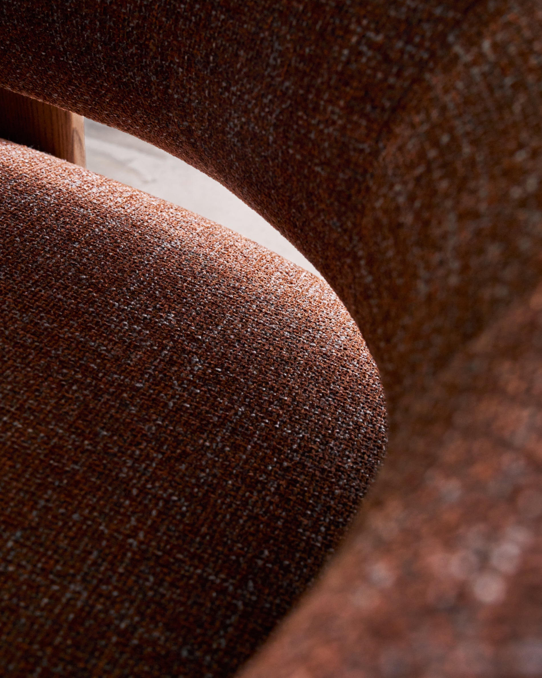 Granite brown chenille armchair with solid ash wood legs in a walnut finish FSC 100% - Lifestyle