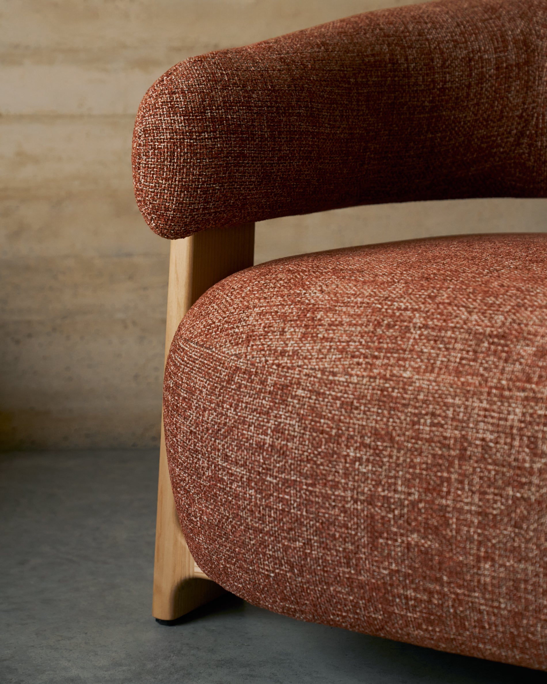 Granite fire-retardant armchair in terracotta chenille and solid ash wood with natural-coloured finish FSC 100% - Lifestyle