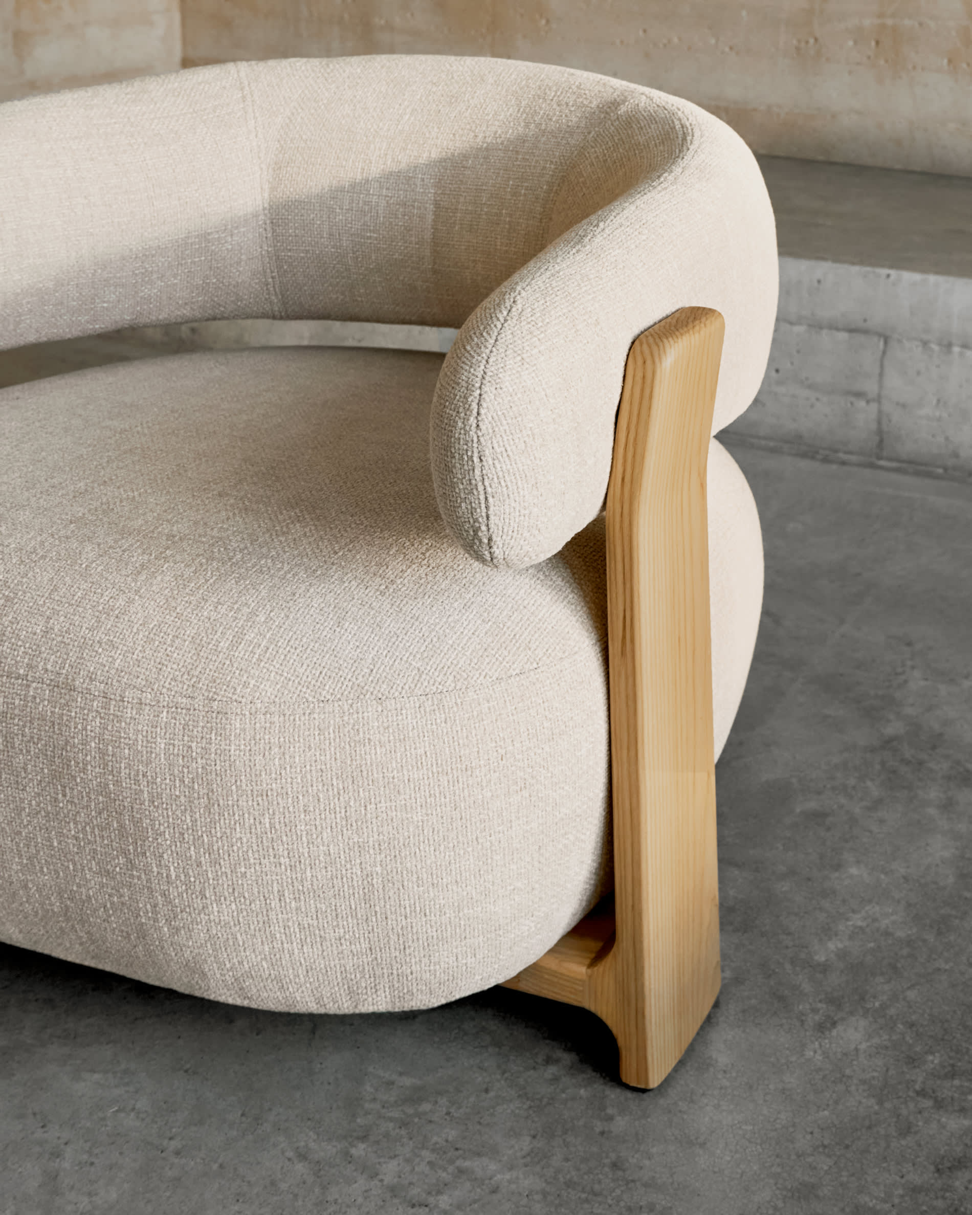 Granite beige chenille armchair with solid ash wood legs with natural finish, FSC 100%