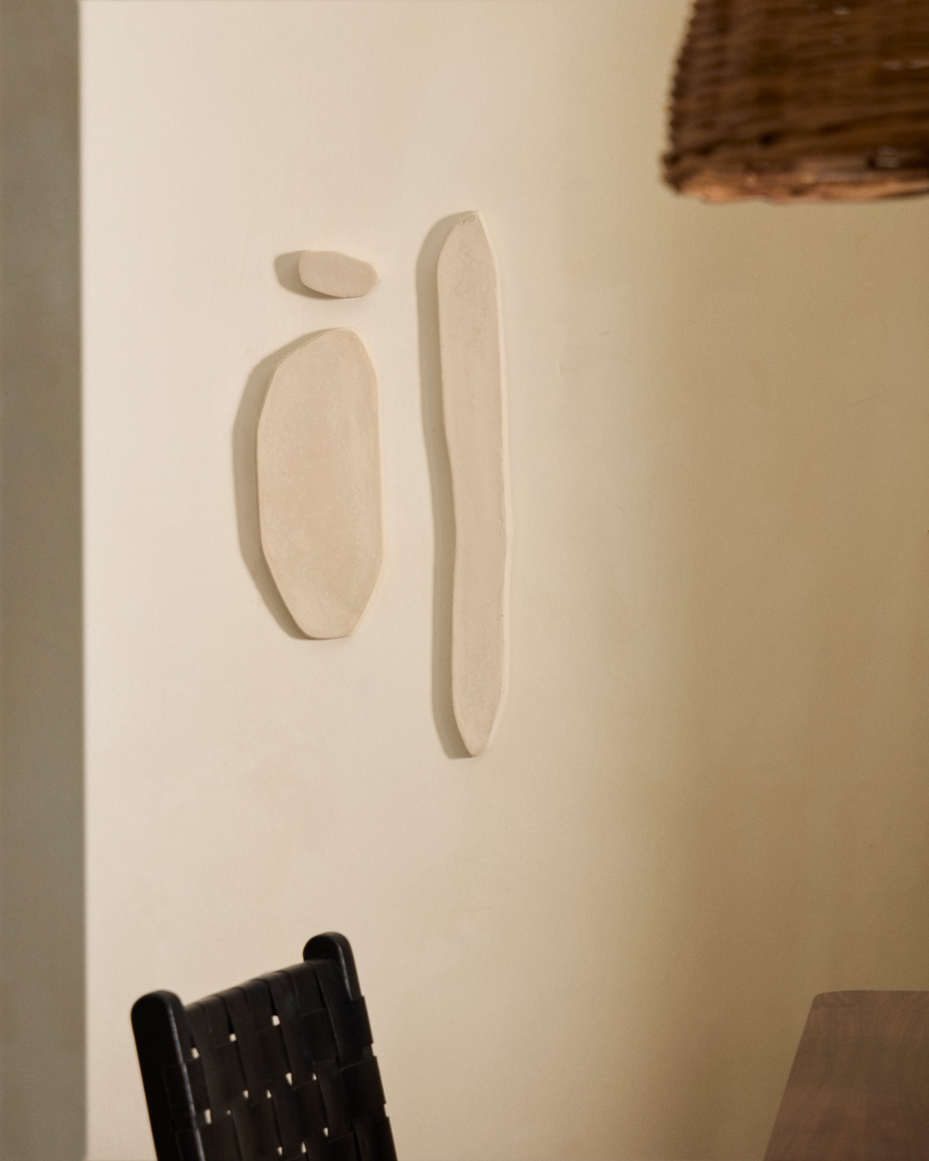 Siluna set of 3 elongated wall panels in white papier-mâché - Lifestyle