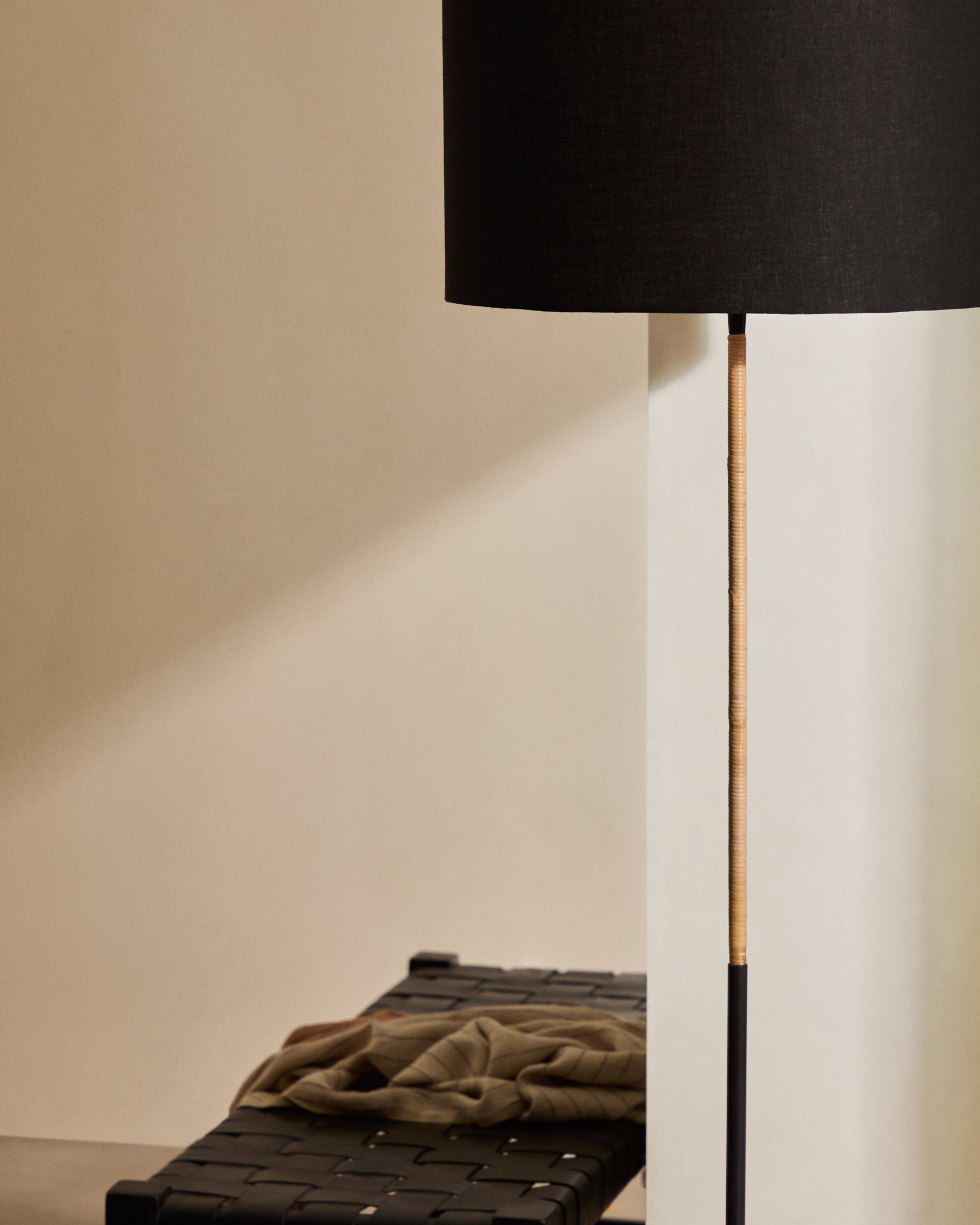 Canar metal and rattan floor lamp made with a black cotton lamp shade - Lifestyle