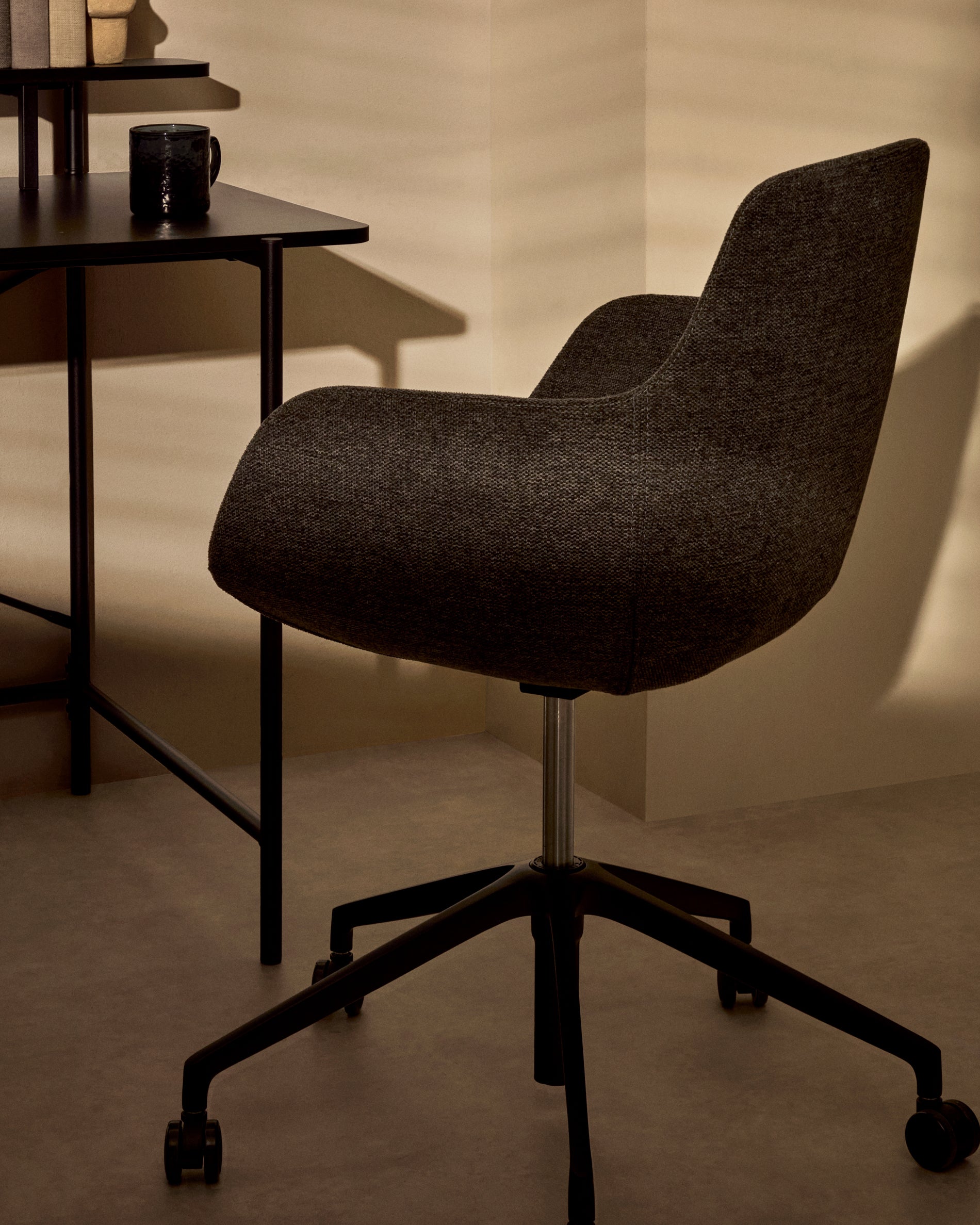 Tissiana dark grey and aluminium desk chair with matt black finish - Lifestyle