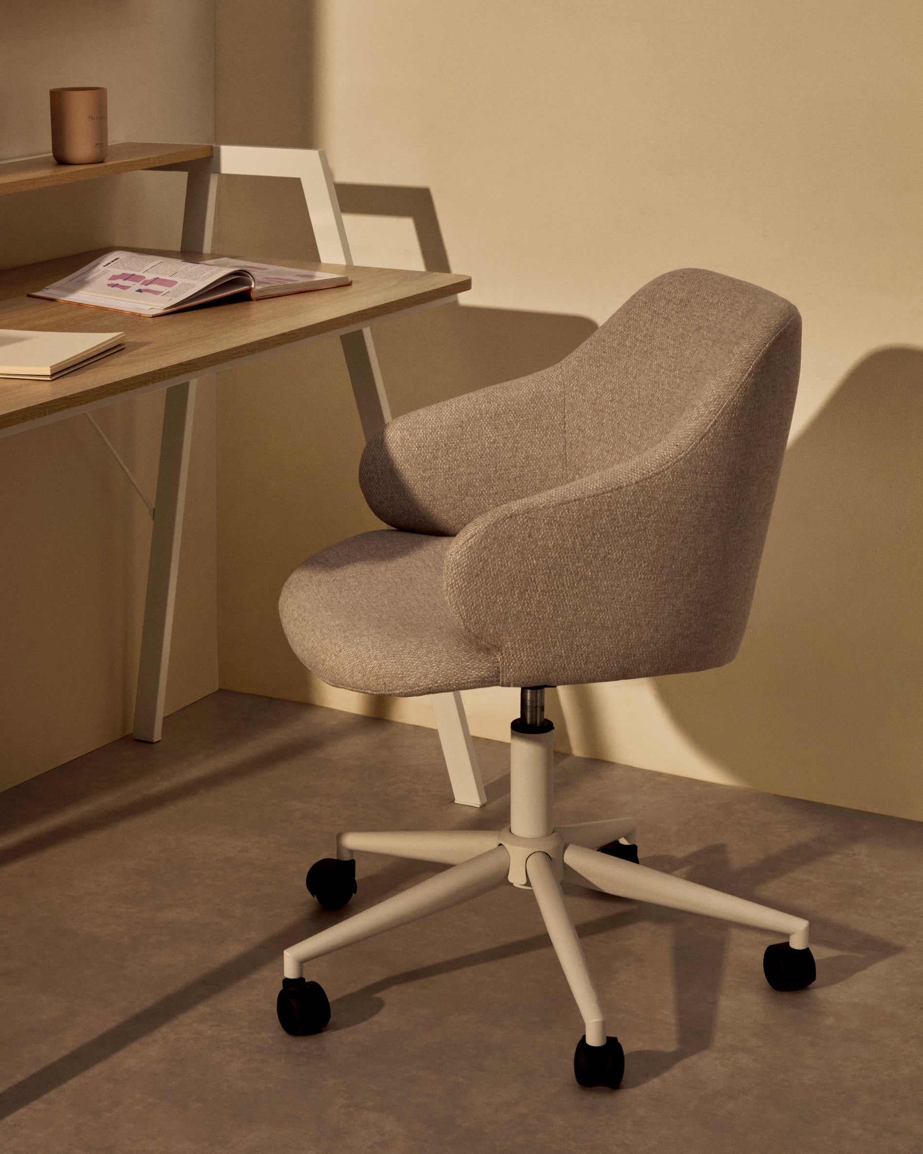 Einara light grey office chair and legs made of steel in matt white - Lifestyle