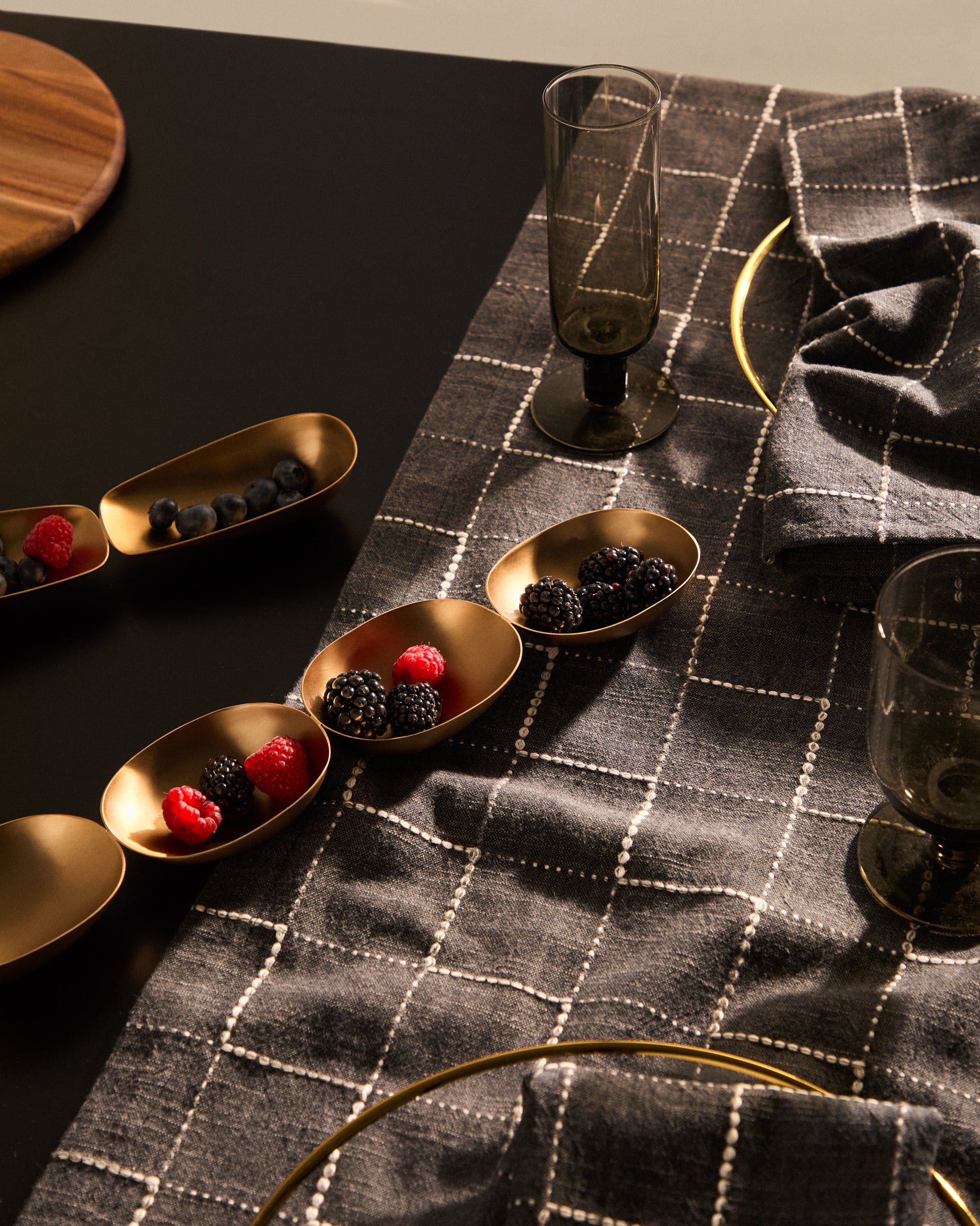 Aruc 4 bowls made of gold-coloured stainless steel - Lifestyle