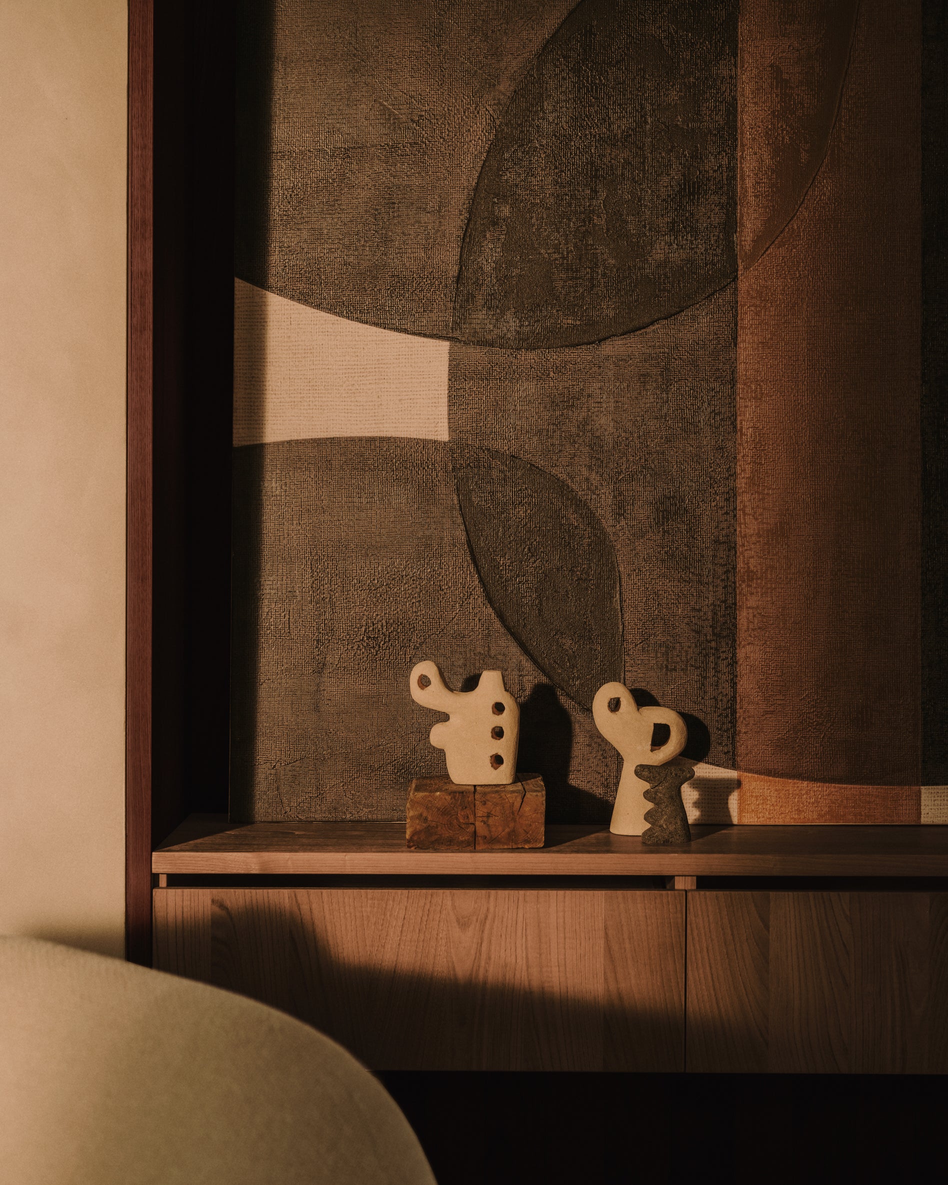 Arif stone sculpture in a beige finish, 20 cm - Lifestyle