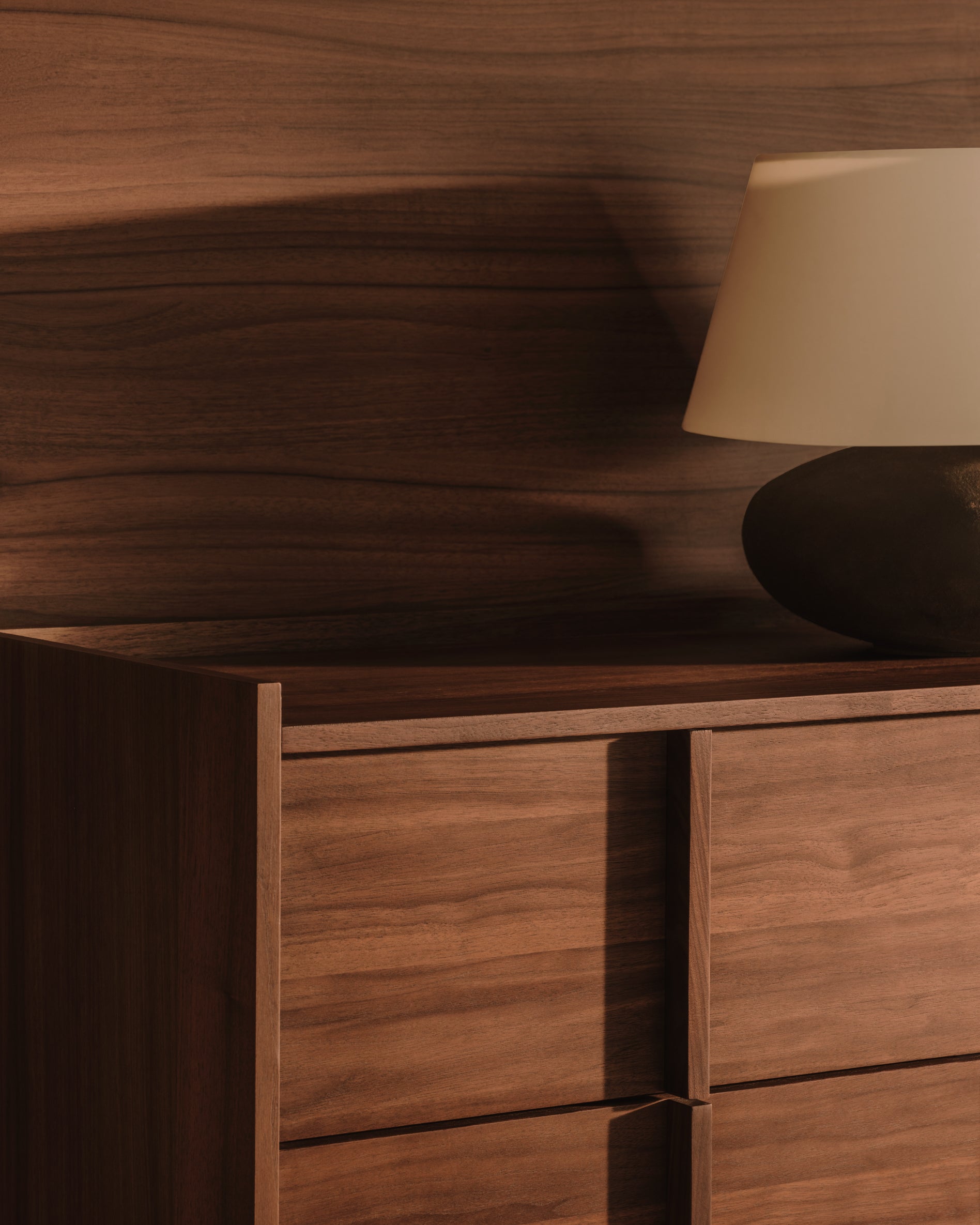 Onix chest of drawers with 3 drawers, walnut veneer, dark finish, 100x78cm FSC Mix Credit - Lifestyle
