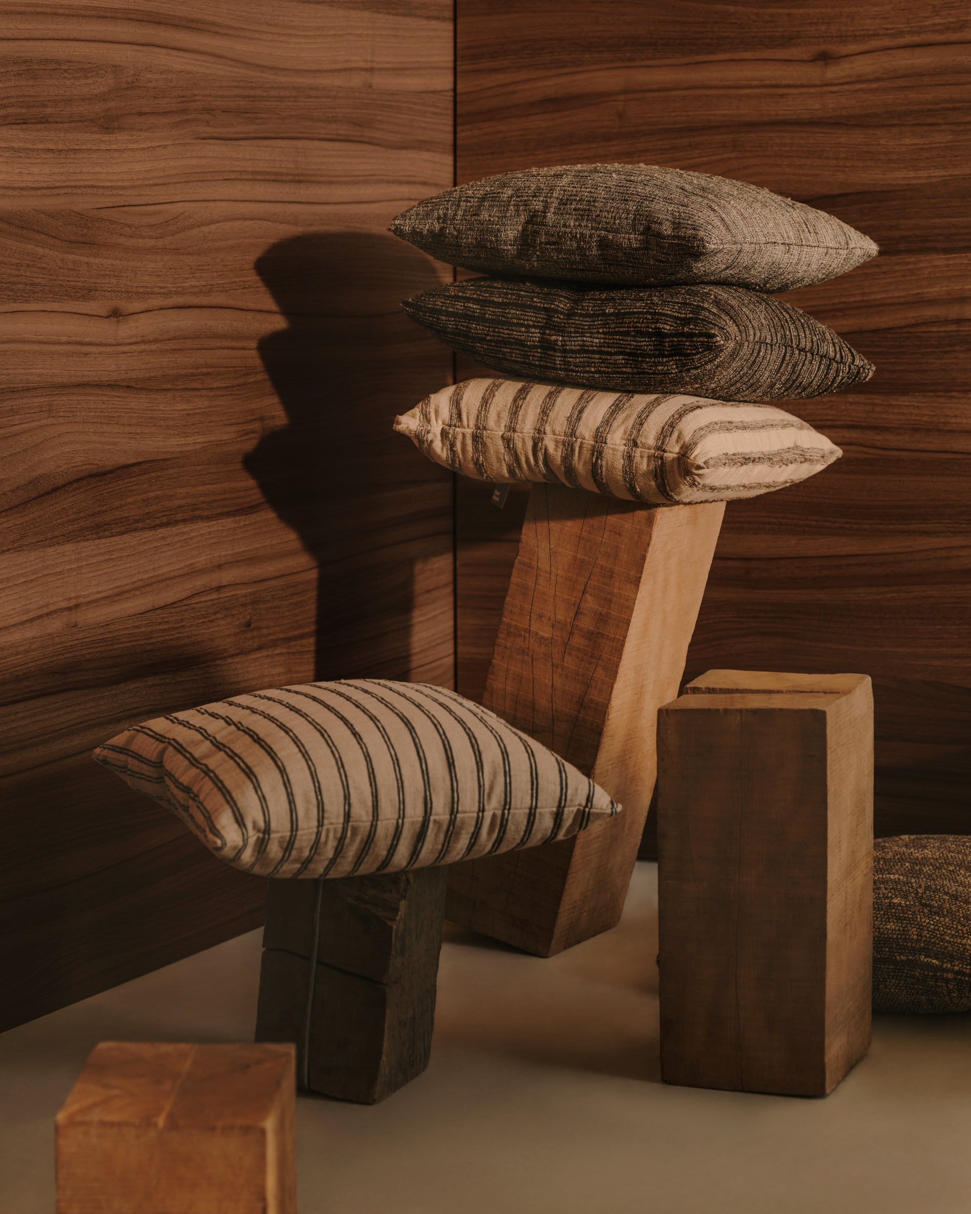 Enara cushion cover in beige and brown striped silk and cotton, 45 x 45 cm - Lifestyle
