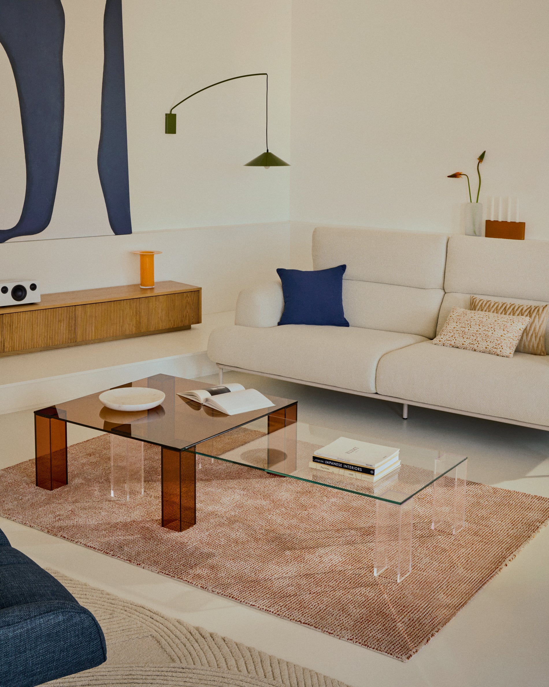 Adularia brown, tempered-glass side table, 85 x 85 cm - Lifestyle