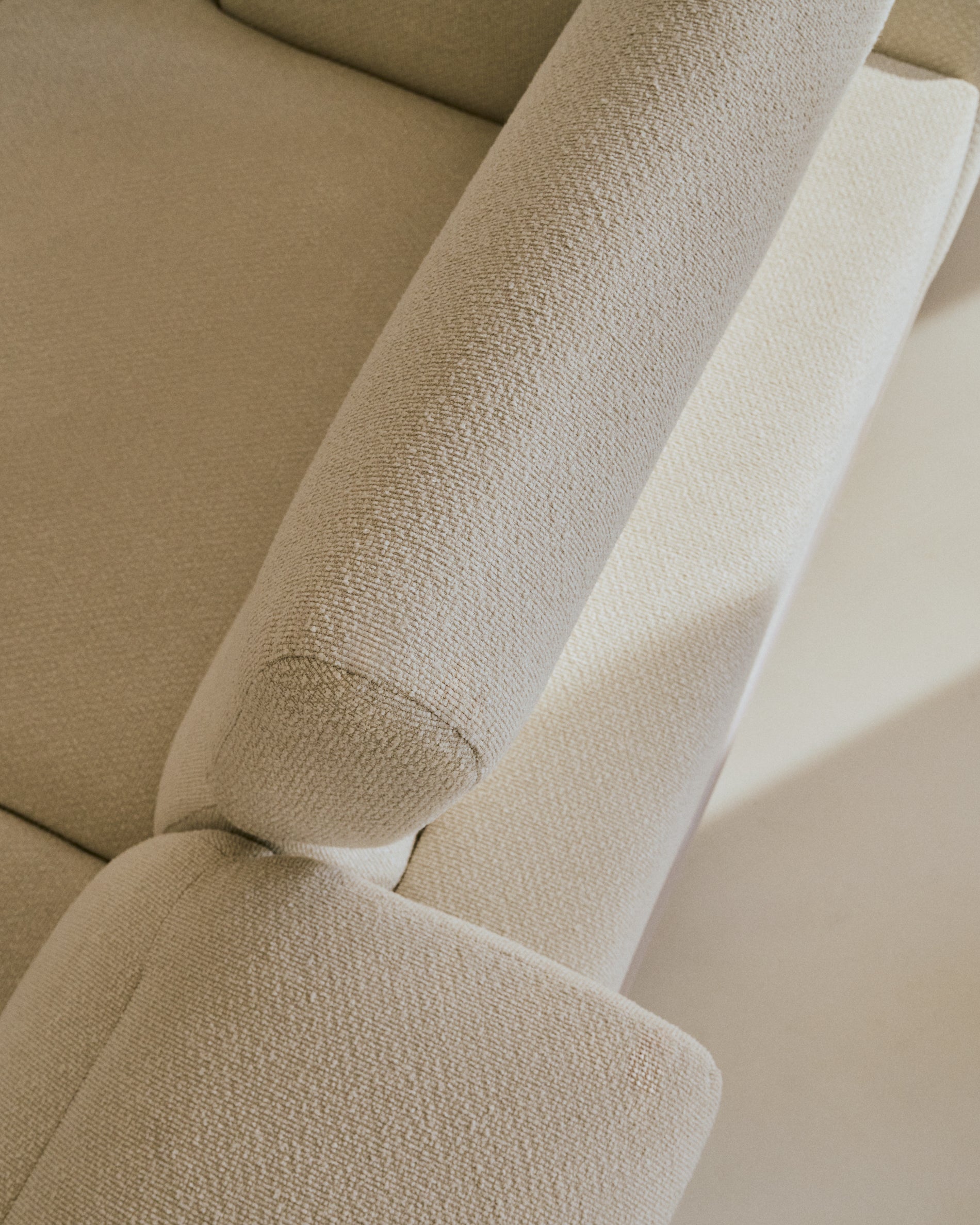 Aurum 3-seater sofa in ecru chenille with reclining headrest and matte beige metal base 234cm FSC Mix Credit - Lifestyle